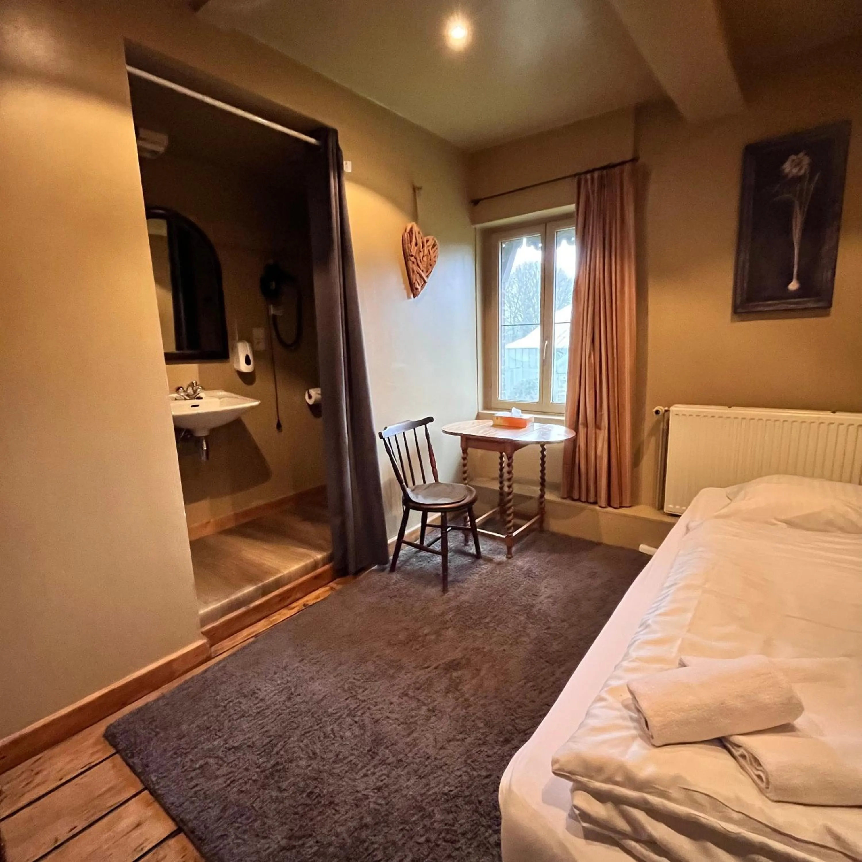 Bathroom, Bed in Orshof