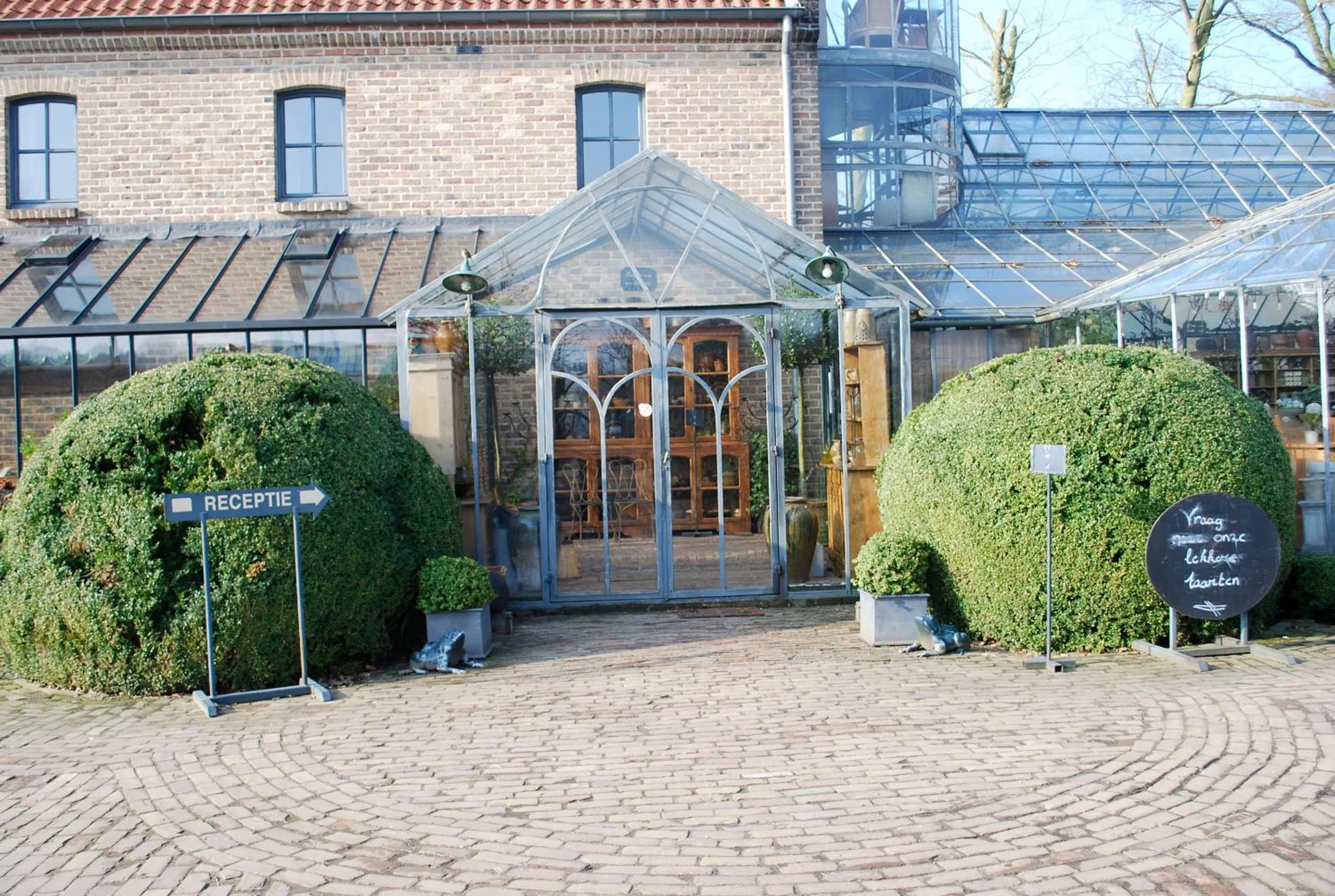 Facade/entrance in Orshof