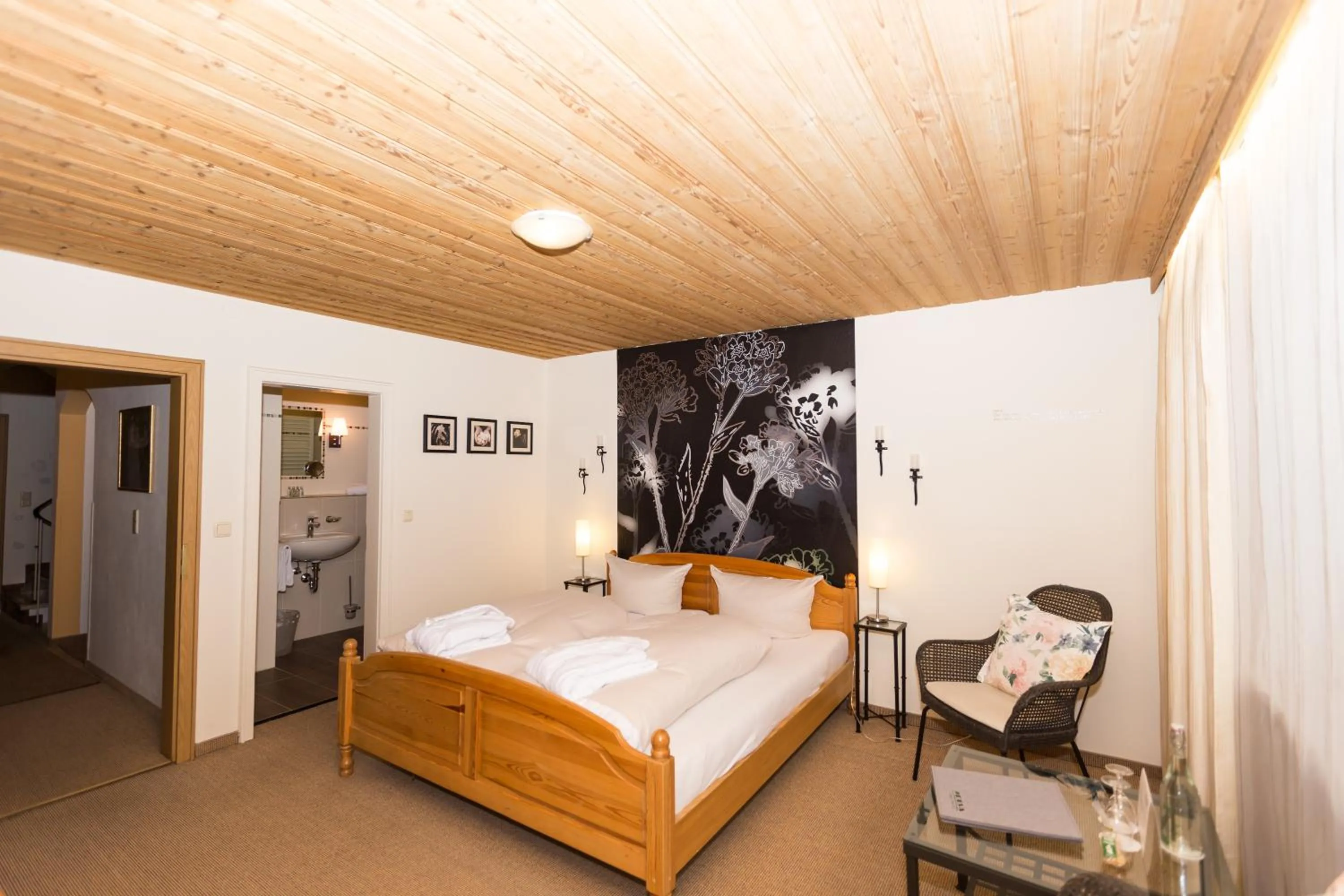 Bedroom, Bed in DEVA Hotel Kaiserblick