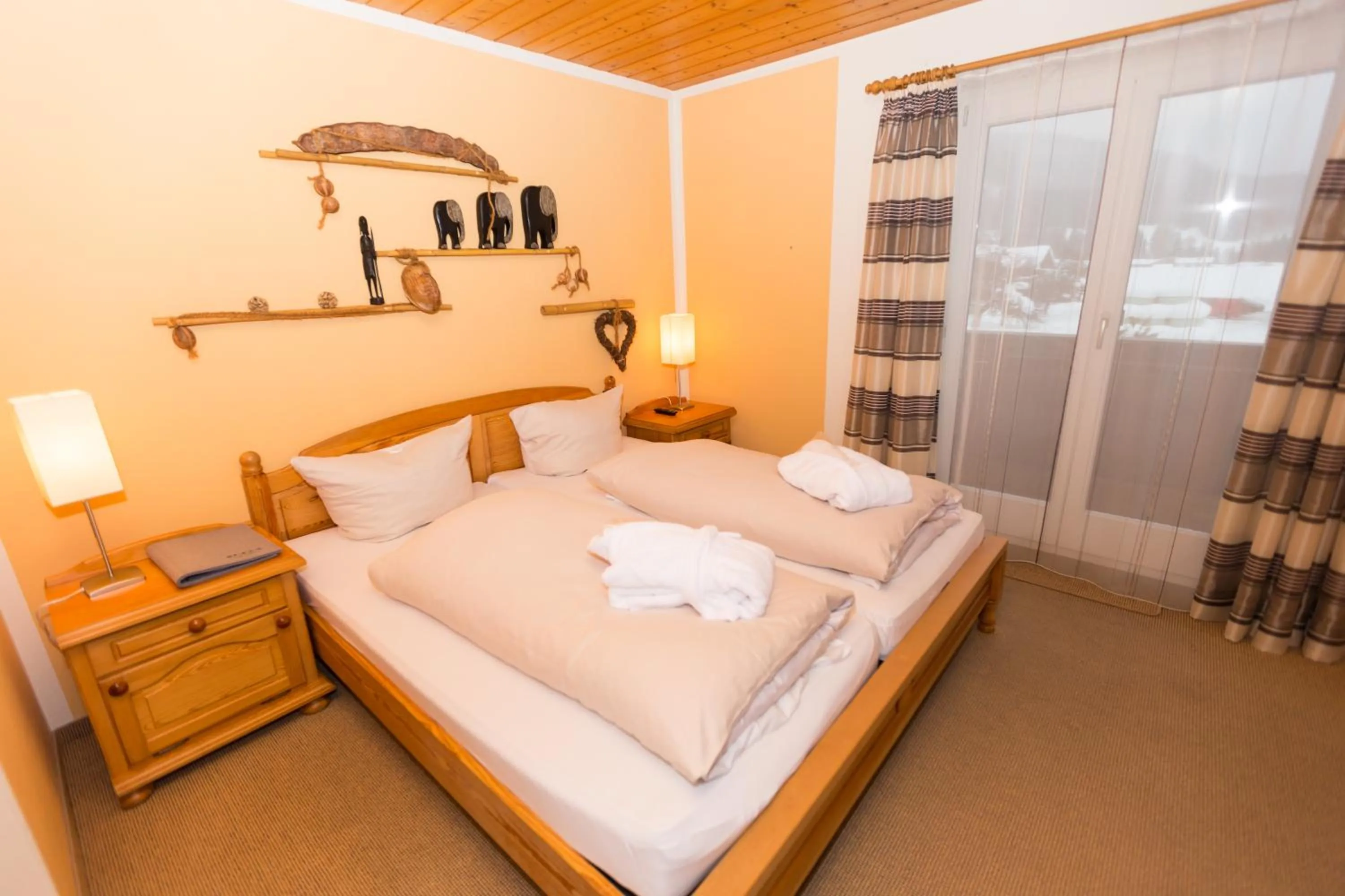 Bedroom, Bed in DEVA Hotel Kaiserblick