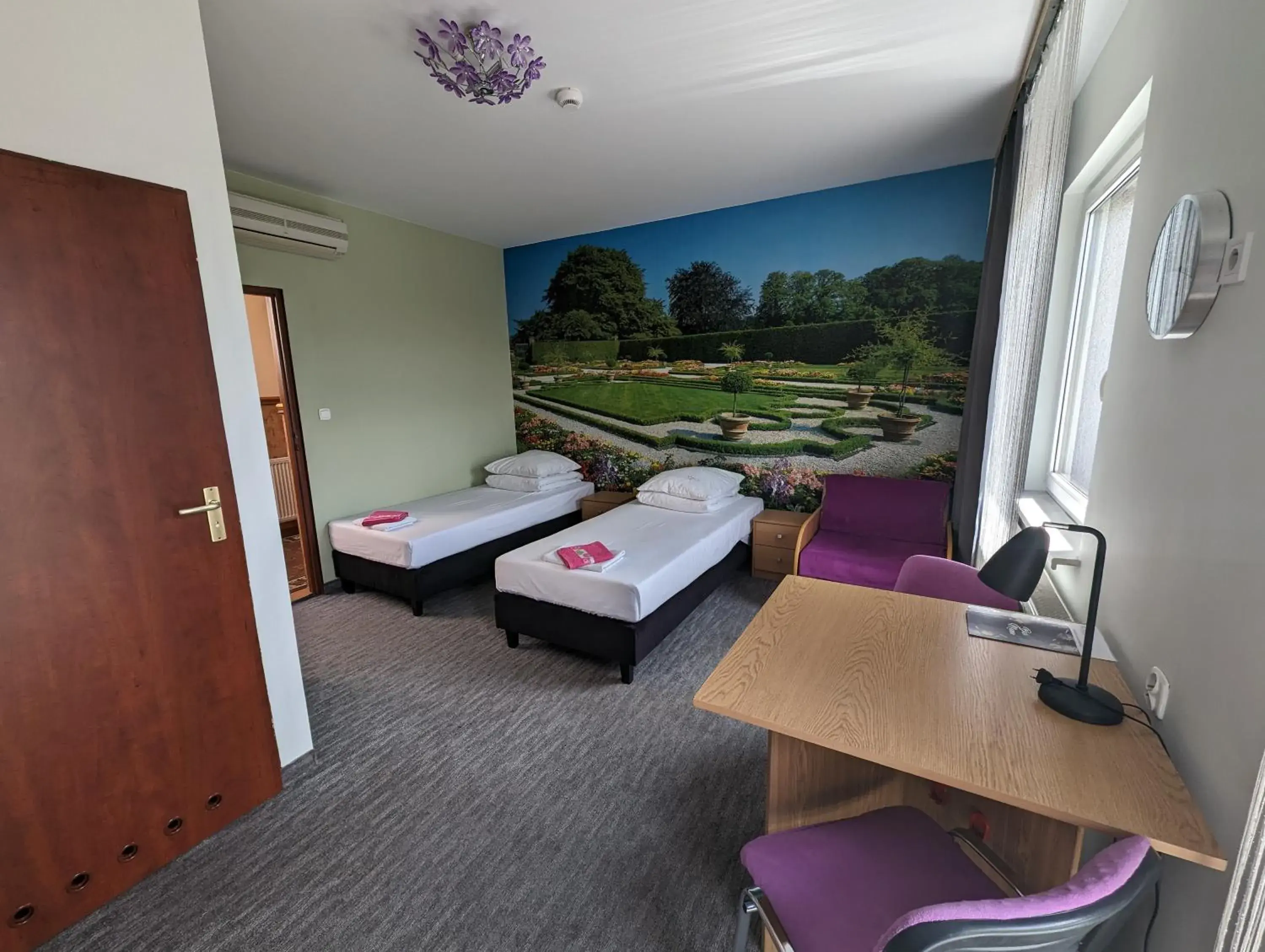 Twin Room with Balcony in Motel DRABEK Twin Room with Balcony in Motel DRABEK