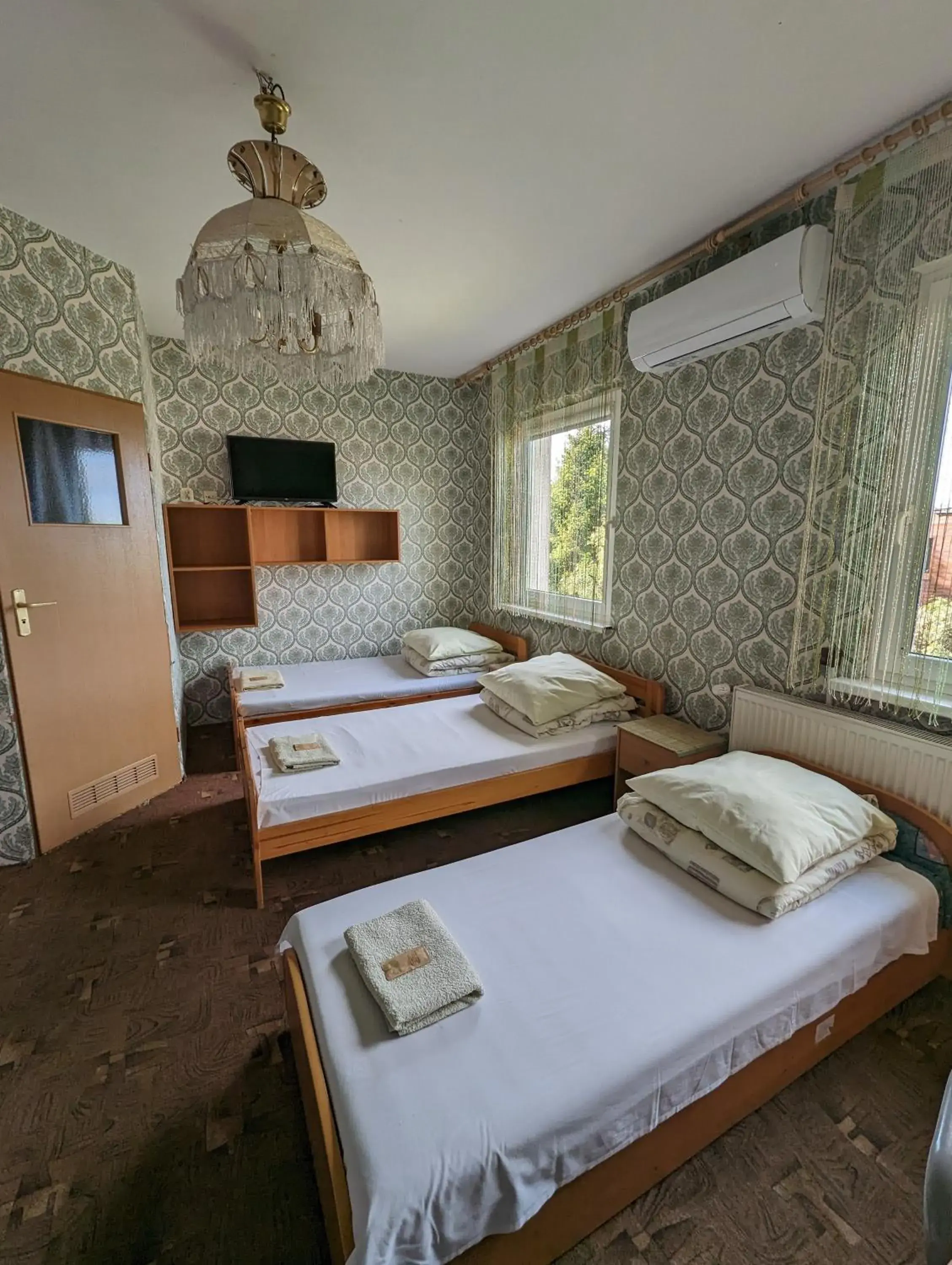 Quadruple Room with Bathroom in Motel DRABEK Quadruple Room with Bathroom in Motel DRABEK