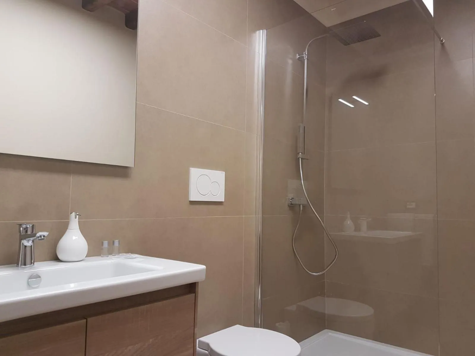 Shower in La Collina