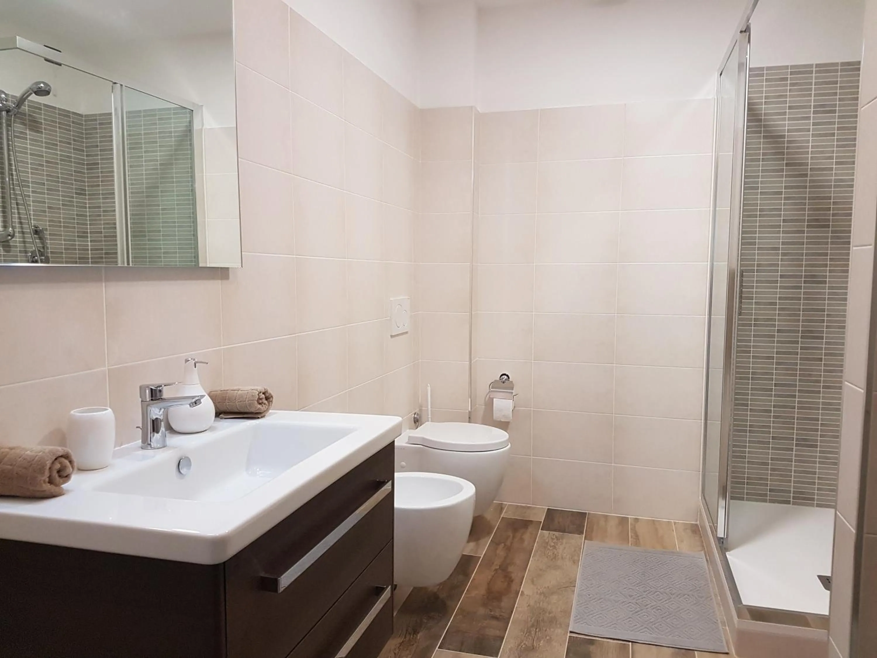 Shower in La Collina