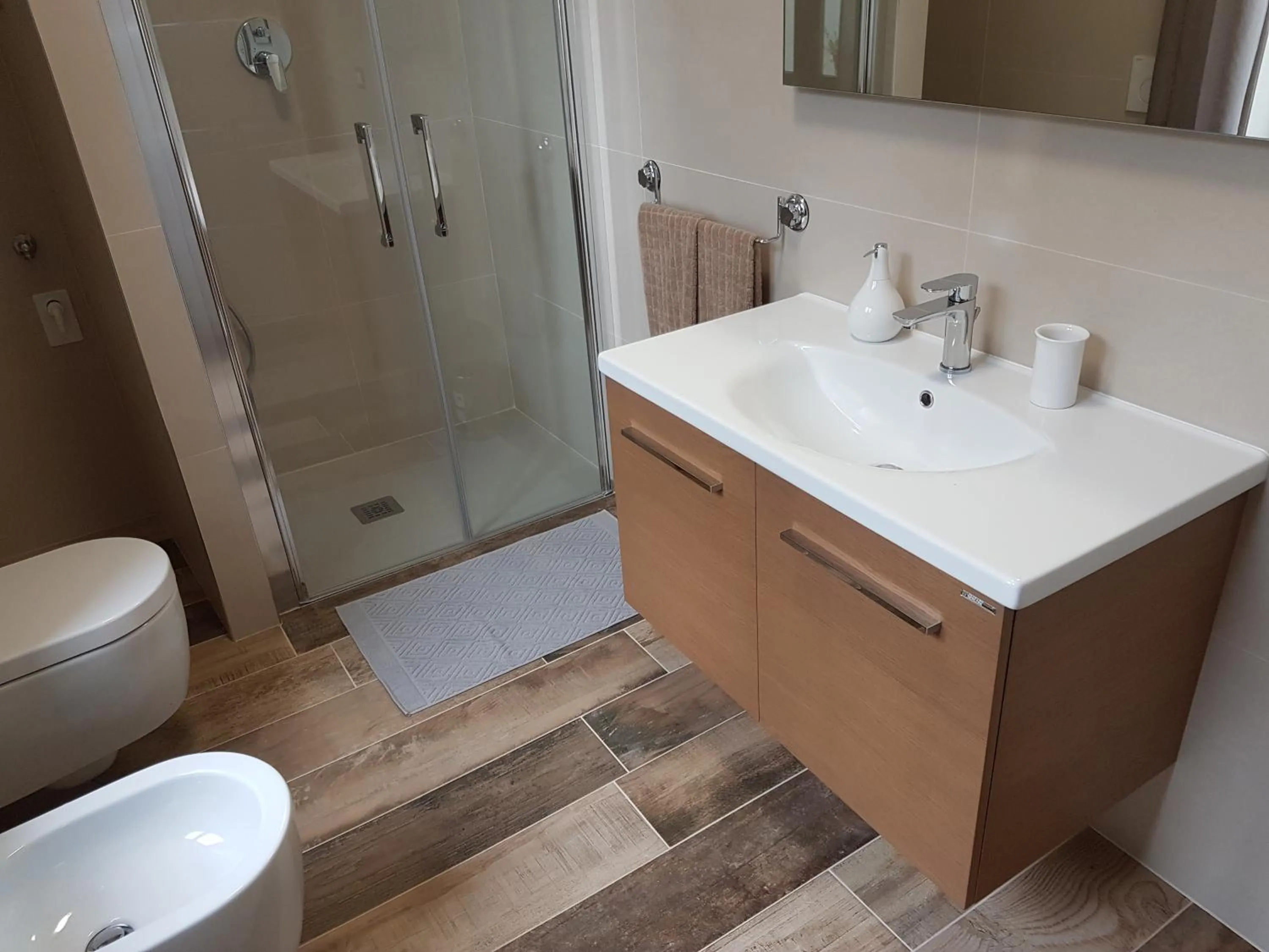 Shower in La Collina