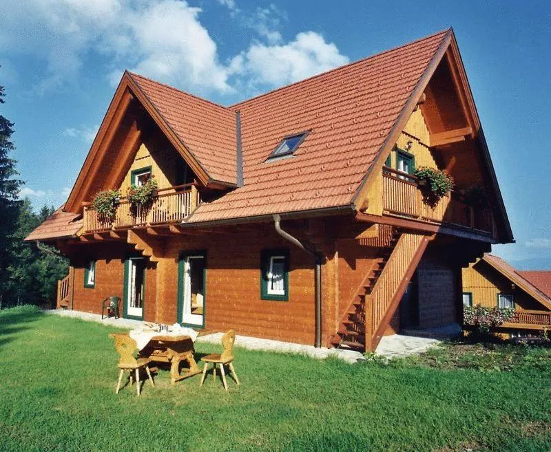 Property building in Enzianhof