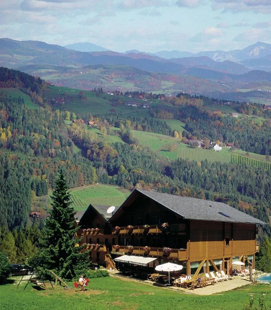 Property building in Enzianhof