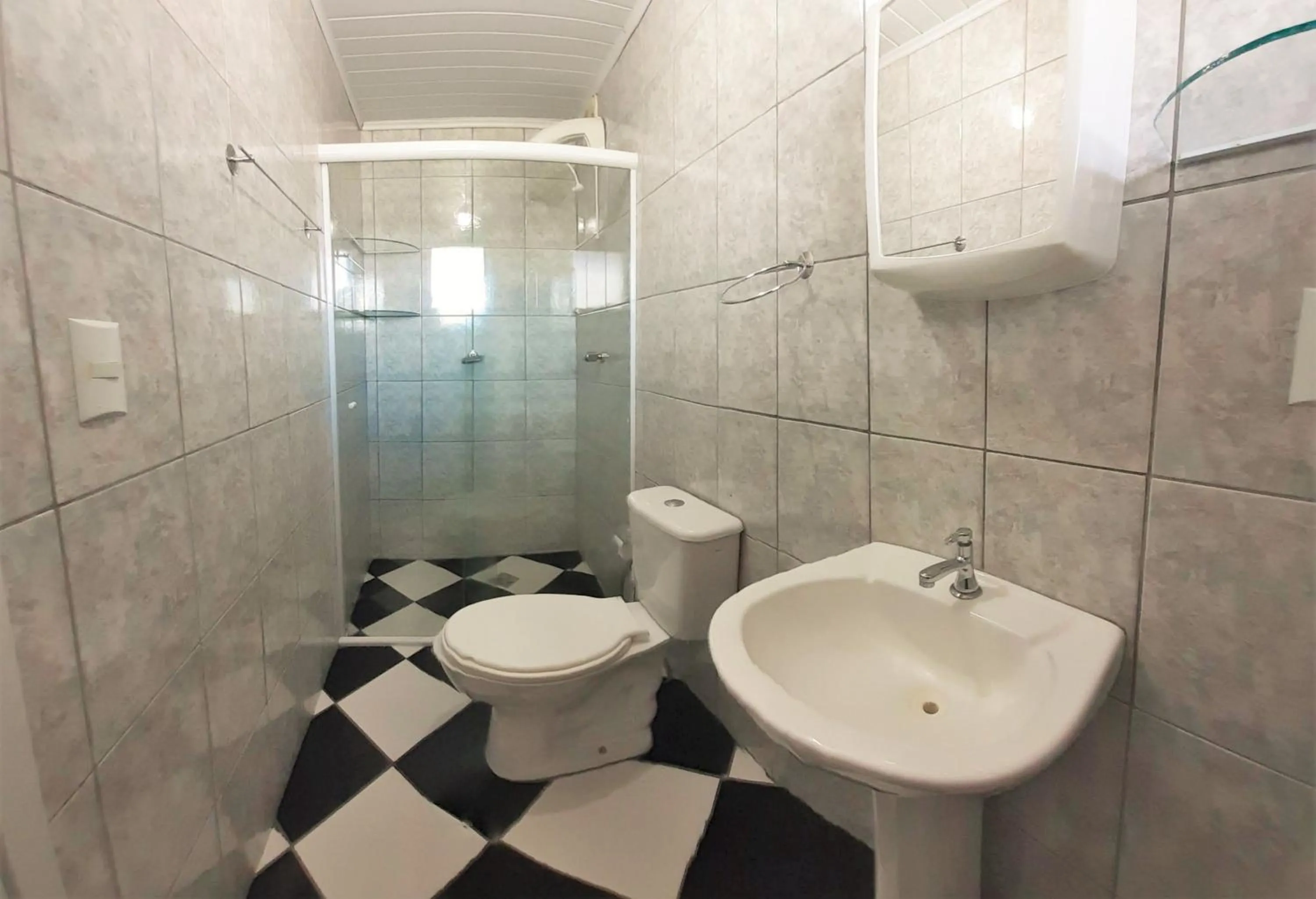 Shower in Di Raffaele Bombinhas