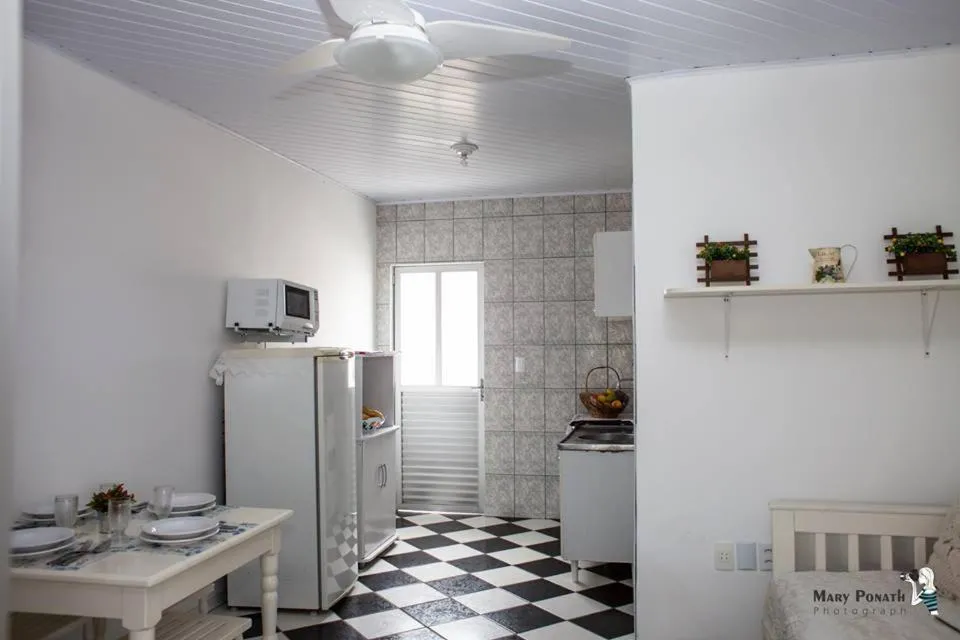 Kitchen or kitchenette in Di Raffaele Bombinhas