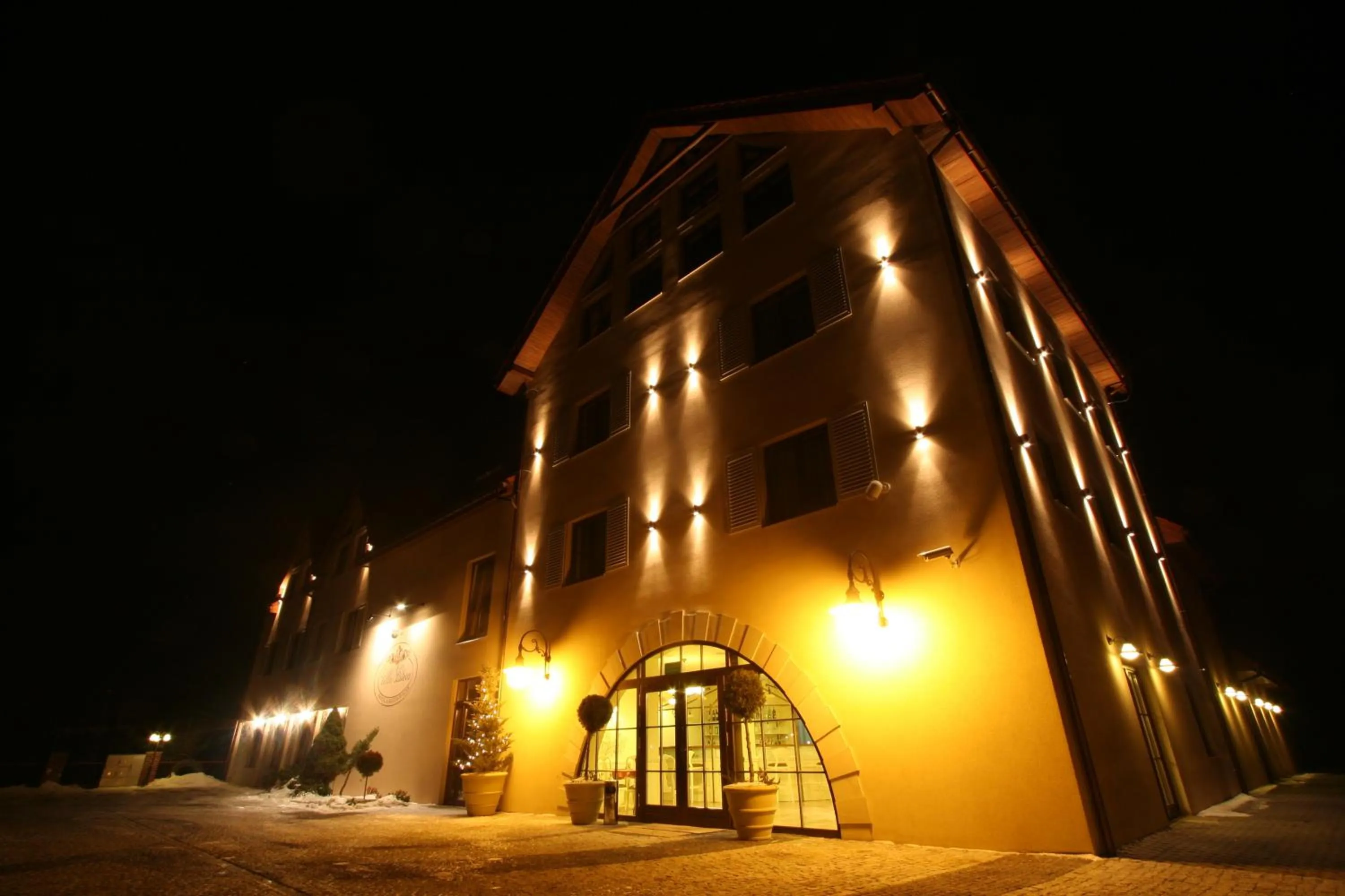 Facade/entrance in Villa Estera - Hotel & Restauracja