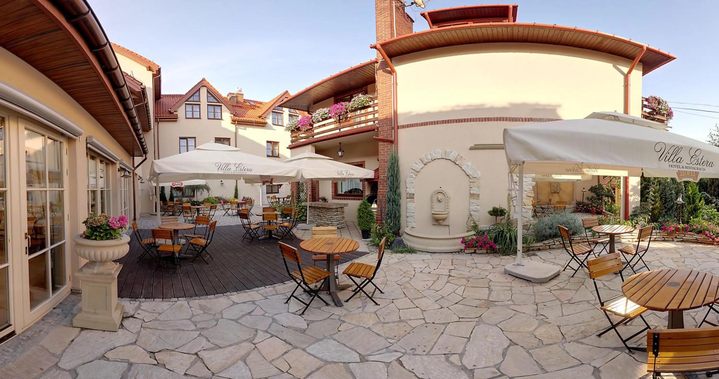 Garden in Villa Estera - Hotel & Restauracja