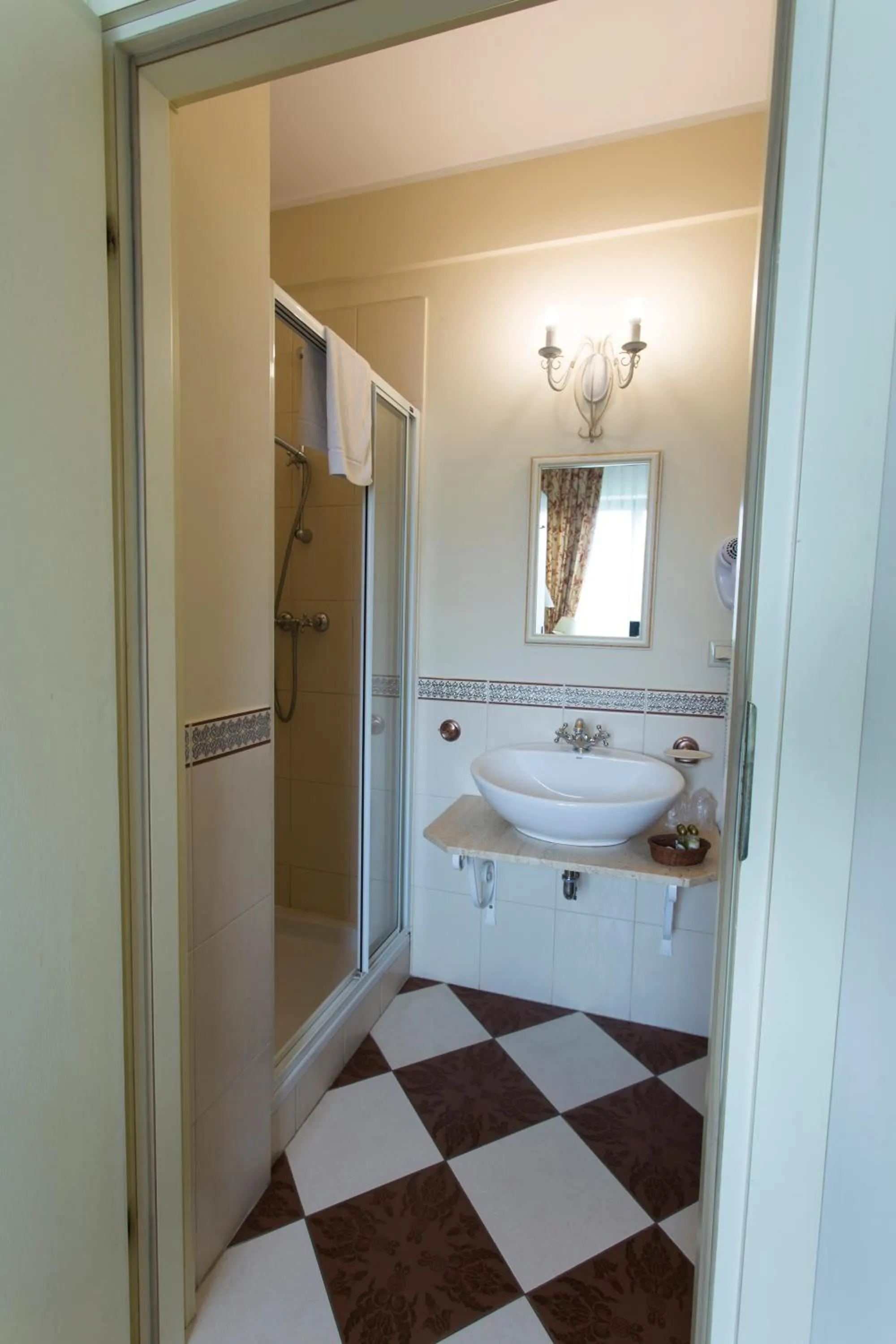 Bathroom in Villa Estera - Hotel & Restauracja