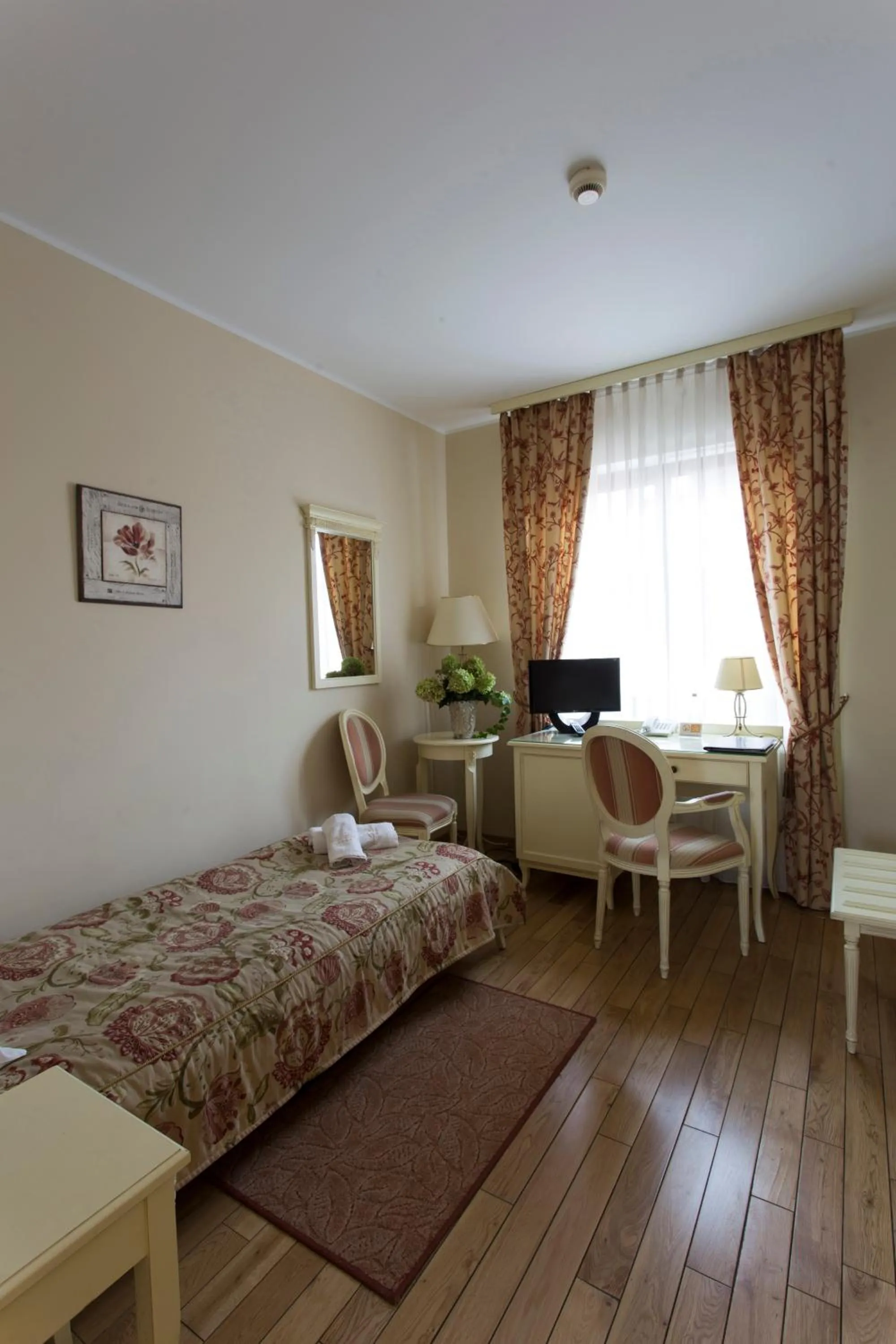 Bed in Villa Estera - Hotel & Restauracja