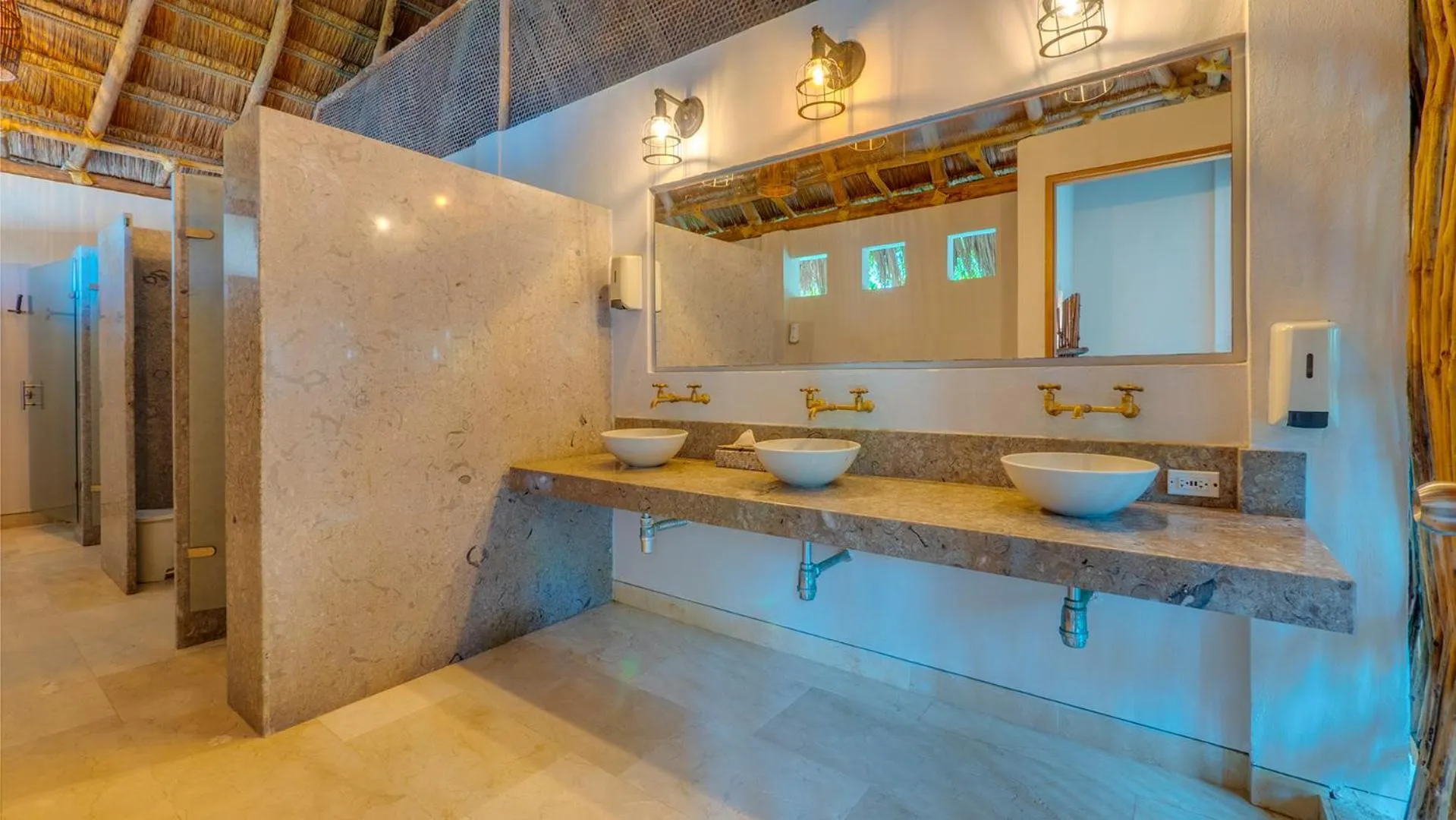 Shower in Aura Hotel Barú