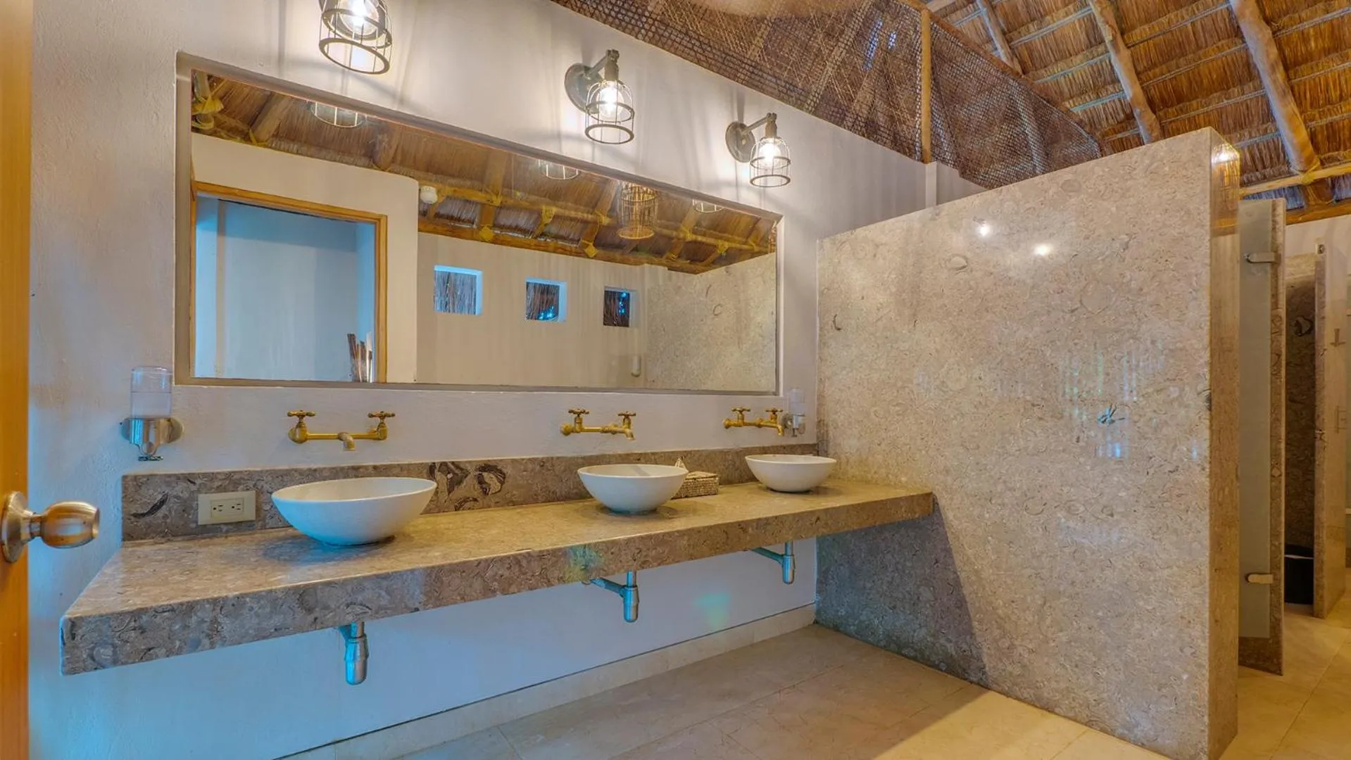 Public Bath in Aura Hotel Barú