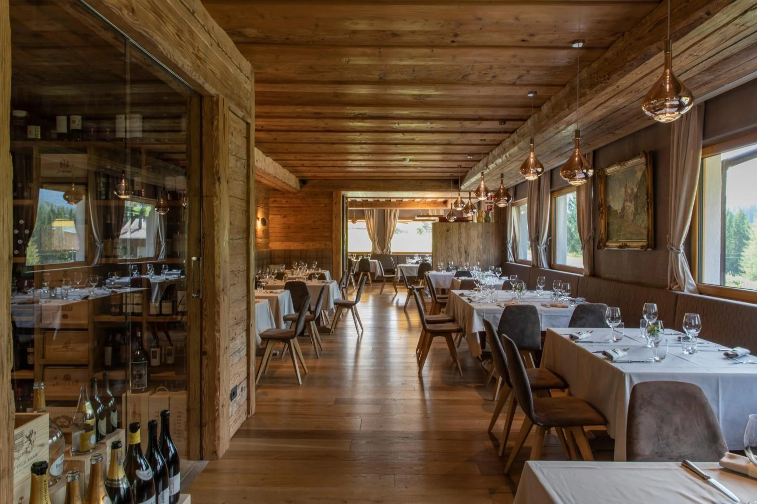 Restaurant/places to eat in Dolomiti Lodge Alverà