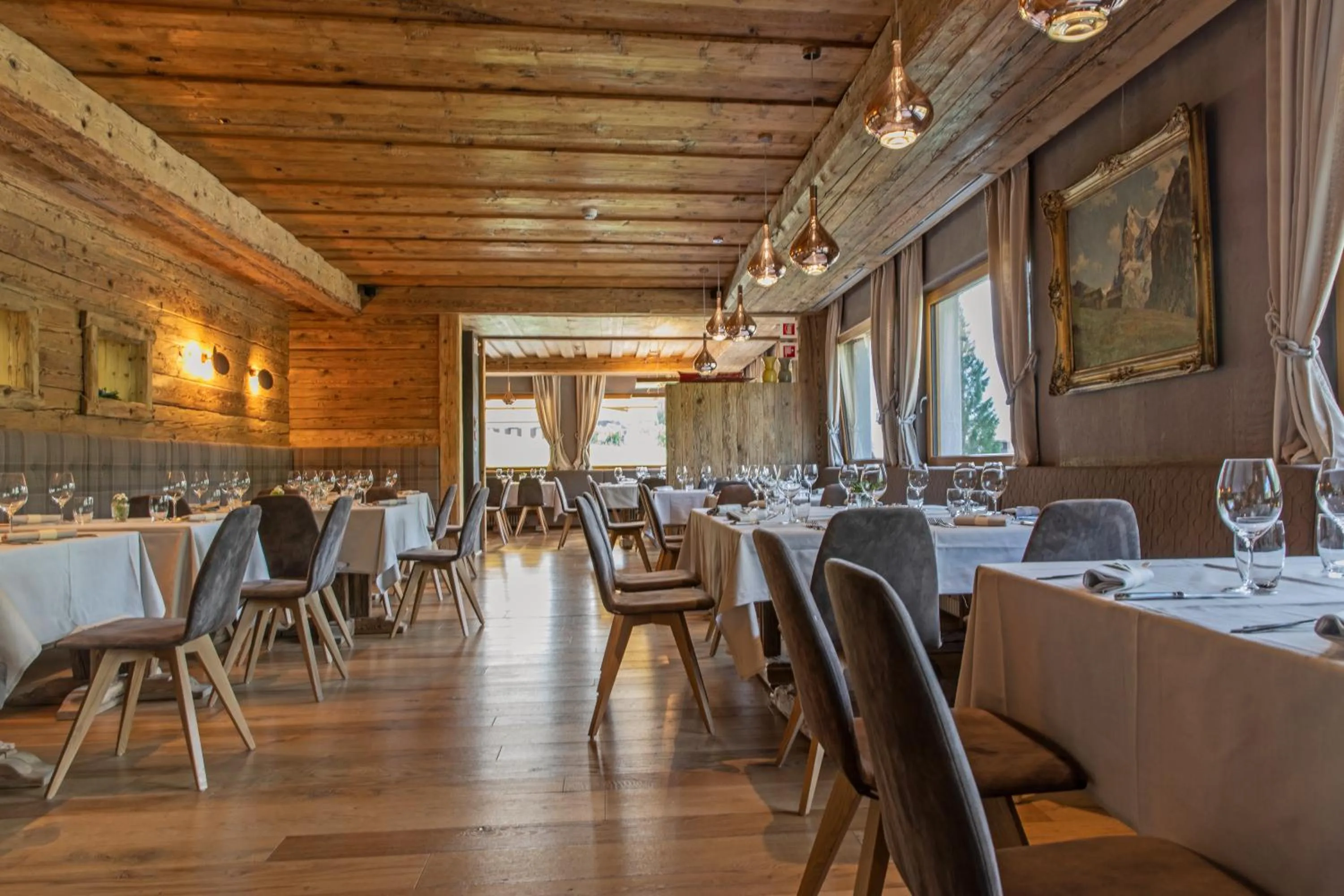 Restaurant/places to eat in Dolomiti Lodge Alverà
