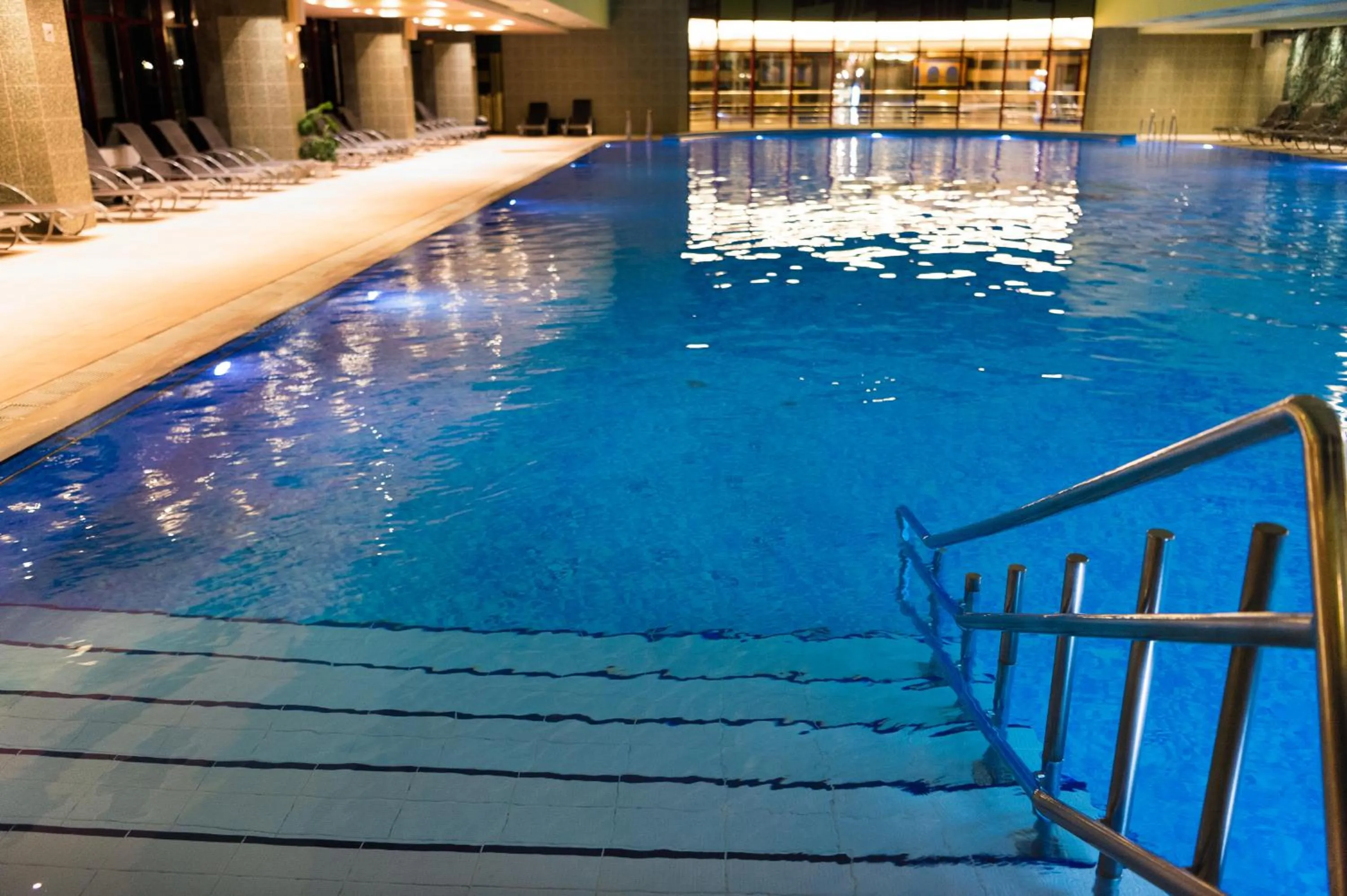 Swimming pool in Hotel Piatra Mare