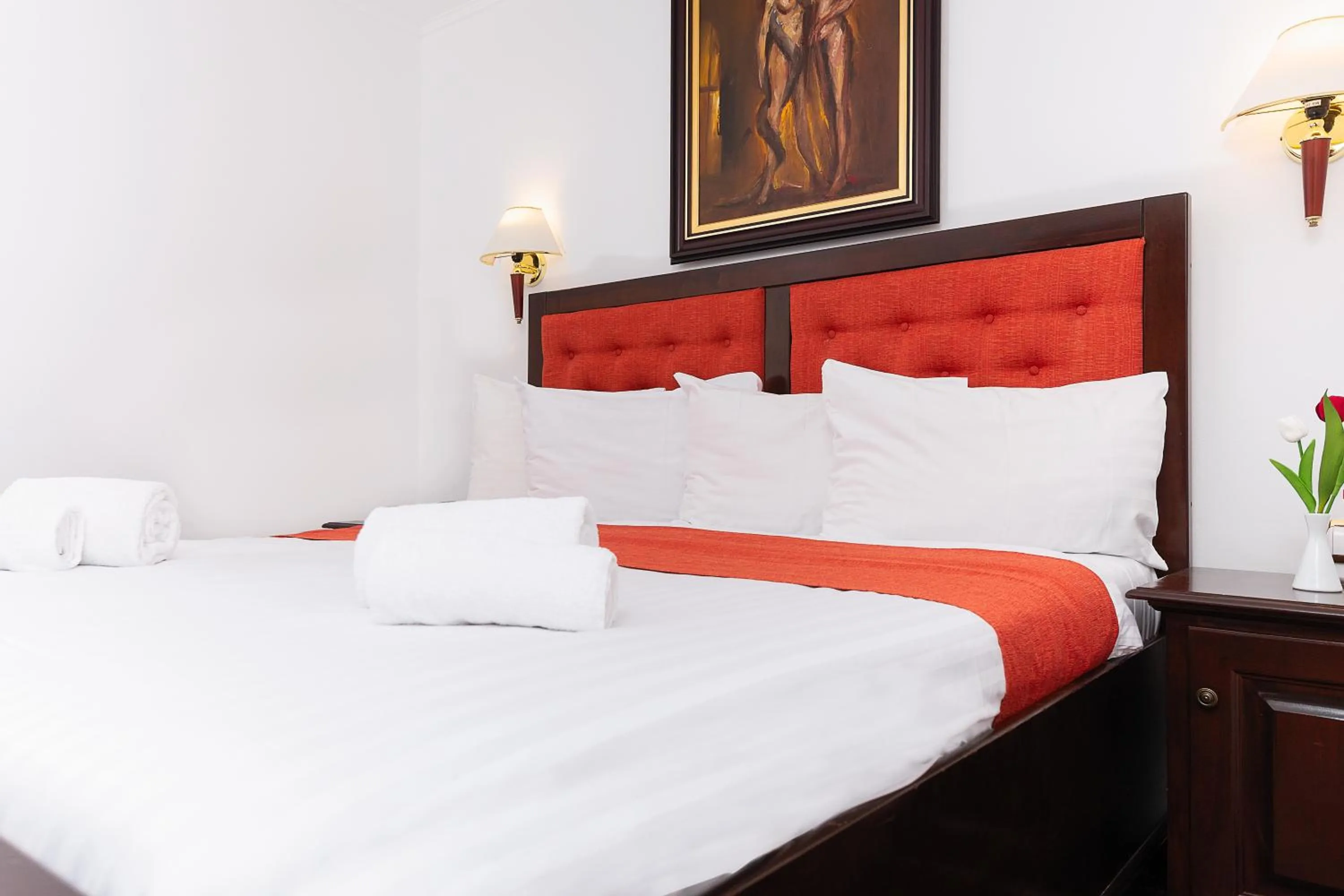 Swimming pool, Bed in Hotel Piatra Mare