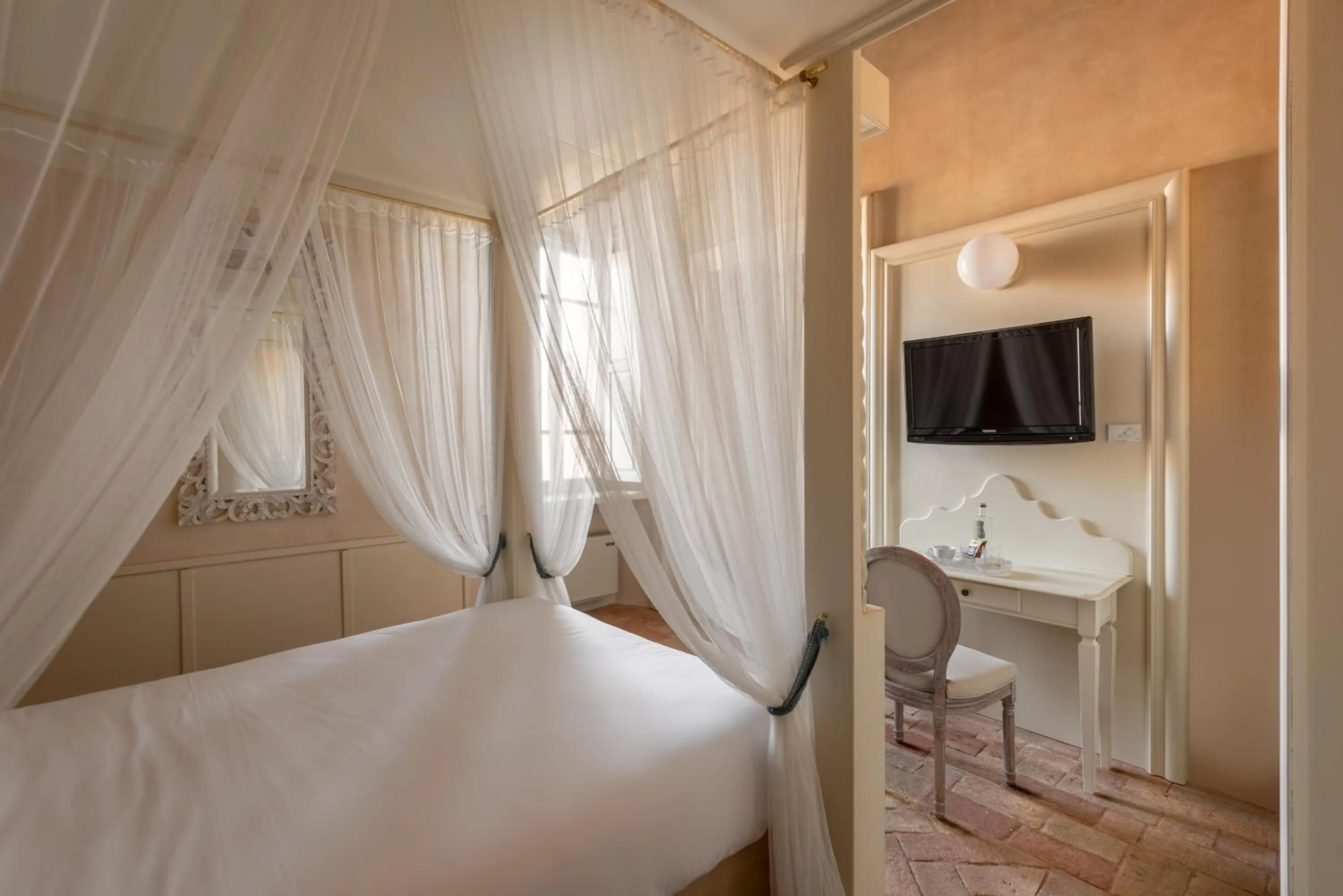 Photo of the whole room, Bed in Hotel Palazzo Novello