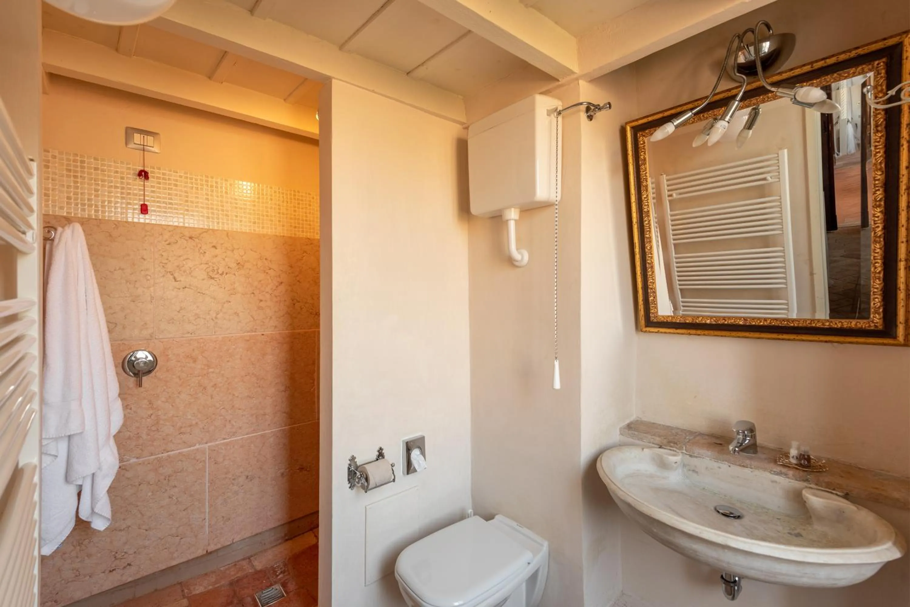 Bathroom in Hotel Palazzo Novello