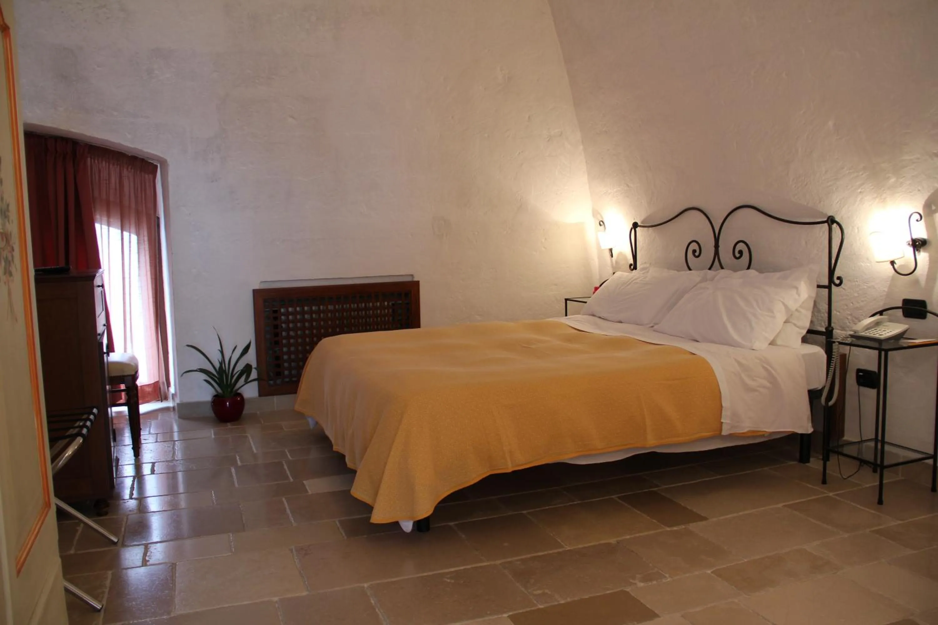 Bed in Hotel Masseria Fortificata Donnaloia