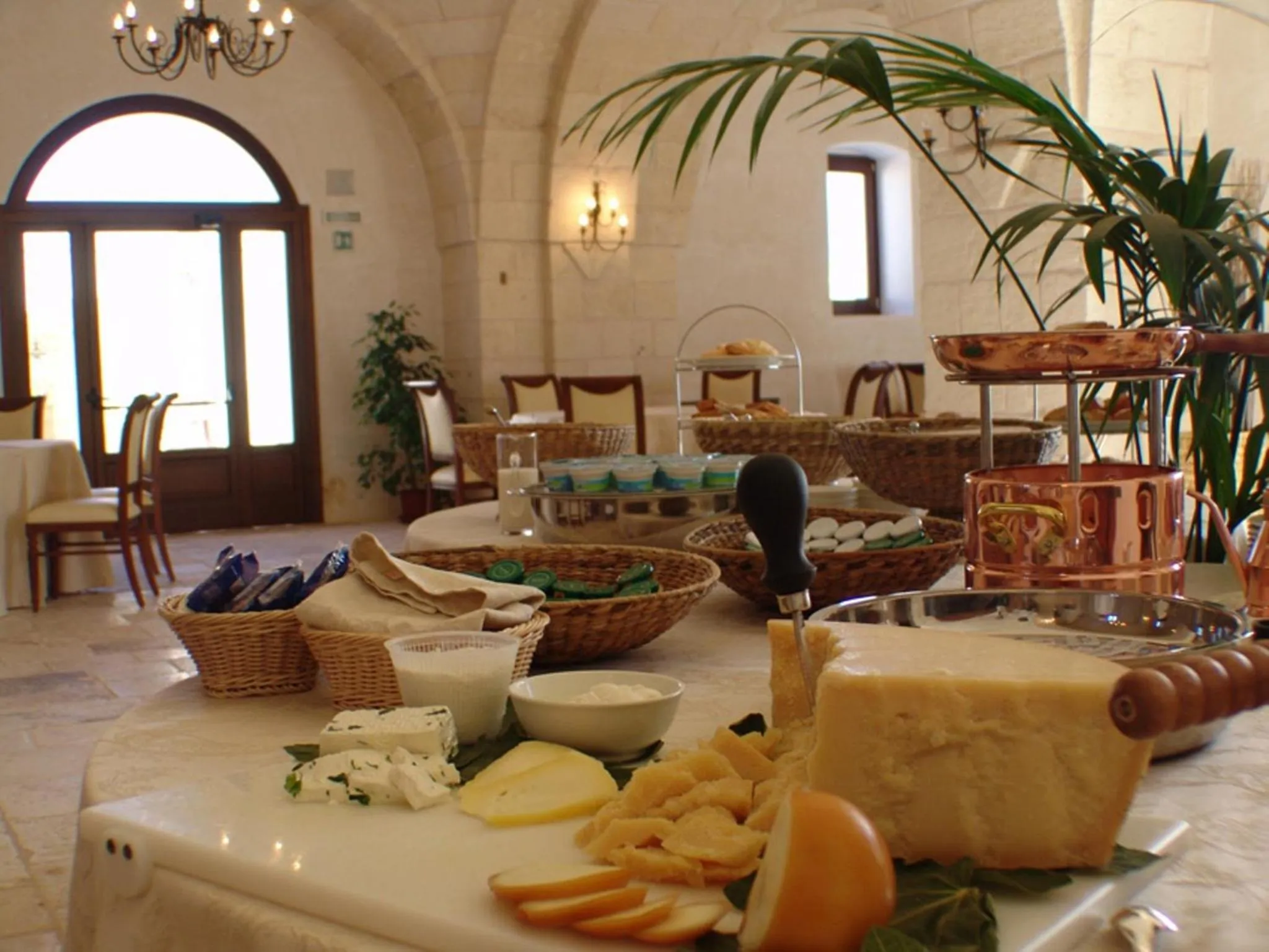 Restaurant/places to eat in Hotel Masseria Fortificata Donnaloia