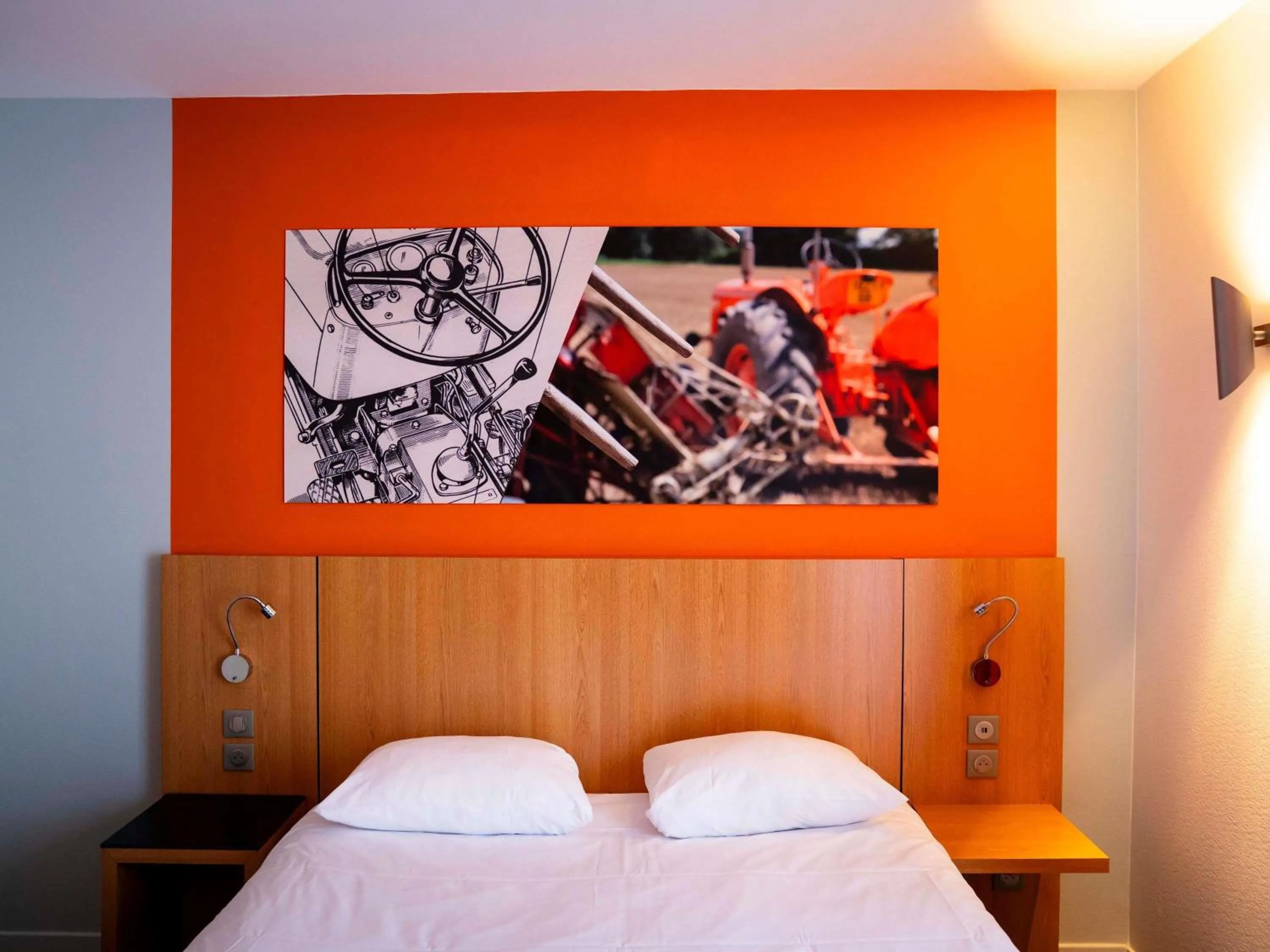 Bedroom, Bed in ibis Styles Bourbon Lancy