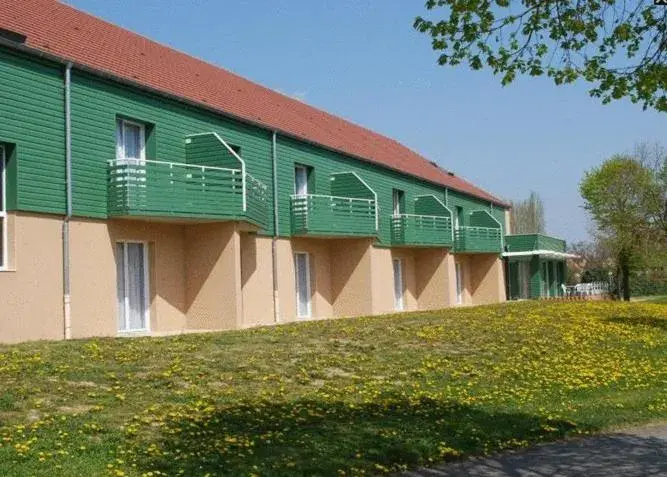 Facade/entrance in ibis Styles Bourbon Lancy Facade/entrance in ibis Styles Bourbon Lancy