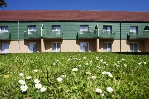 Facade/entrance in ibis Styles Bourbon Lancy Facade/entrance in ibis Styles Bourbon Lancy