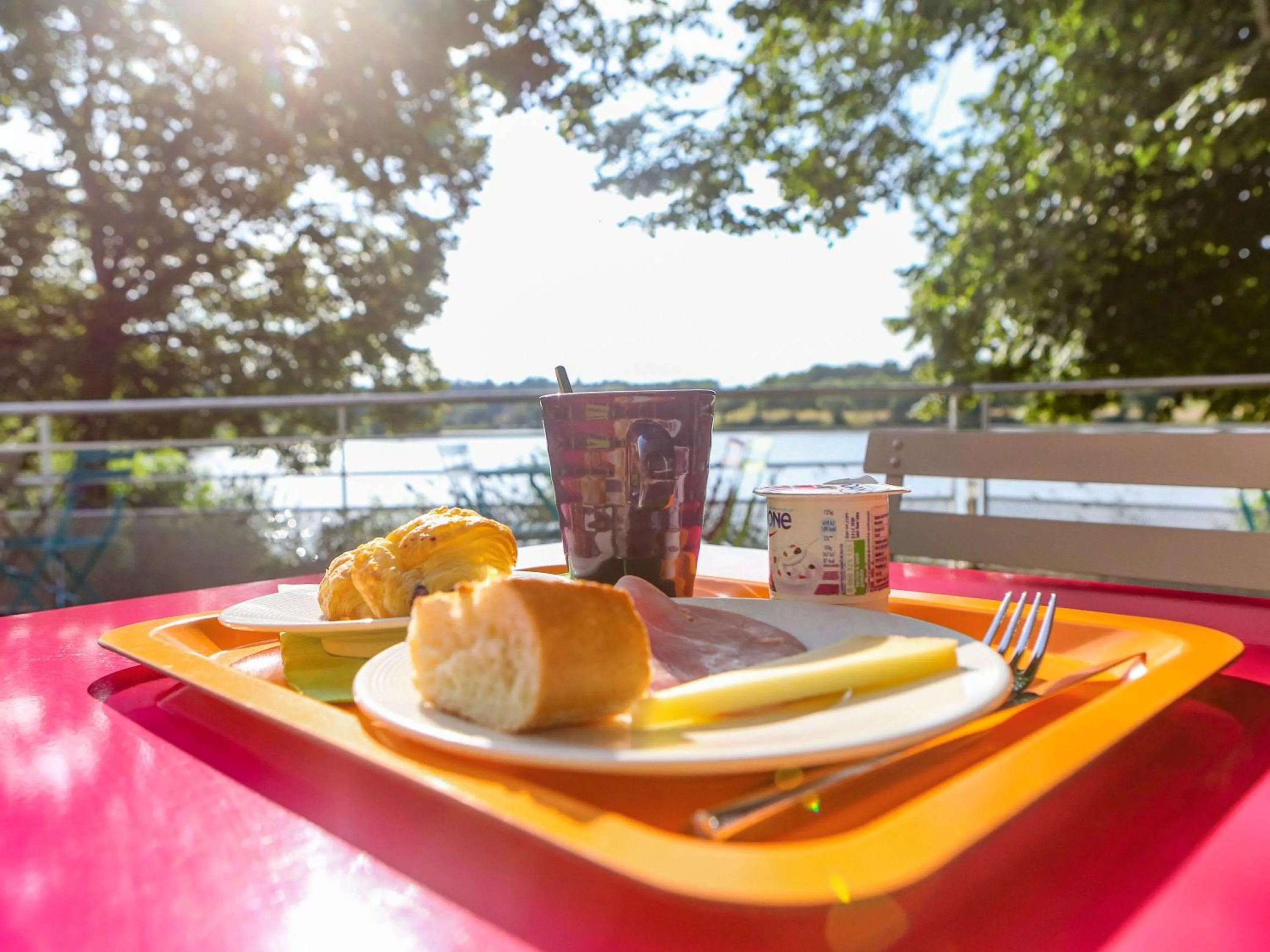 Restaurant/places to eat in ibis Styles Bourbon Lancy