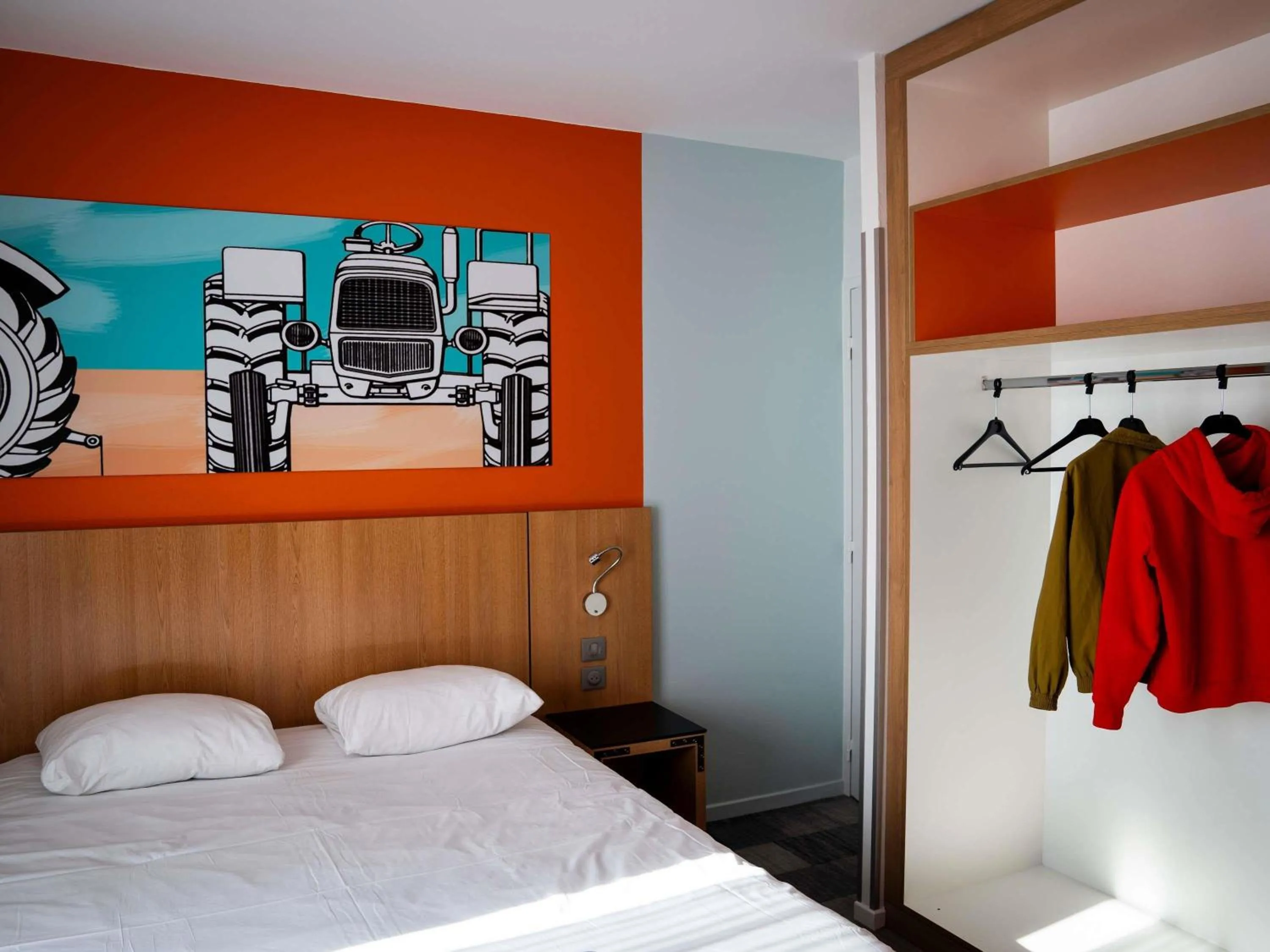 Bedroom, Bed in ibis Styles Bourbon Lancy