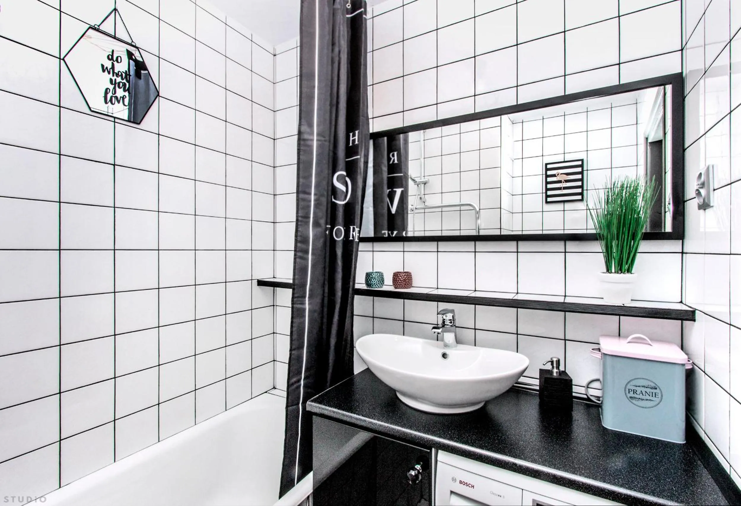 Shower in ClickTheFlat Hoża Street Apart Rooms