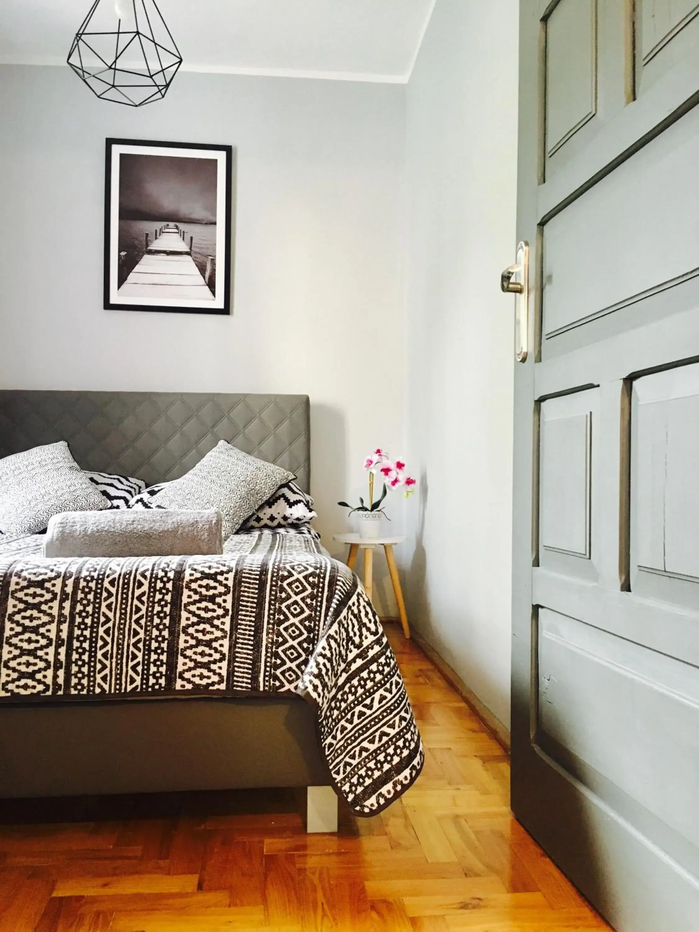 Double Room with Shared Bathroom in ClickTheFlat Hoża Street Apart Rooms Double Room with Shared Bathroom in ClickTheFlat Hoża Street Apart Rooms