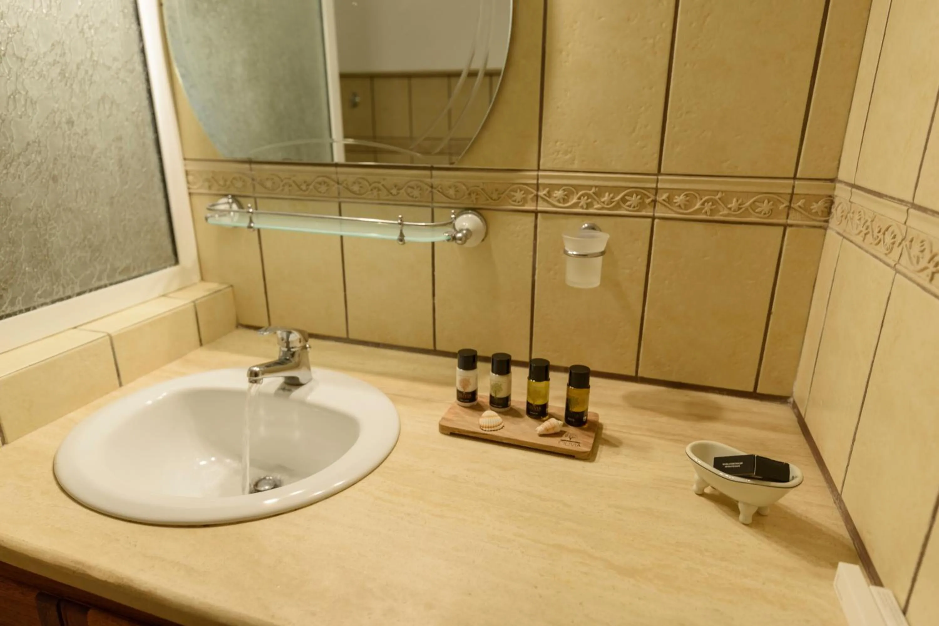 Bathroom in Sunset Studio