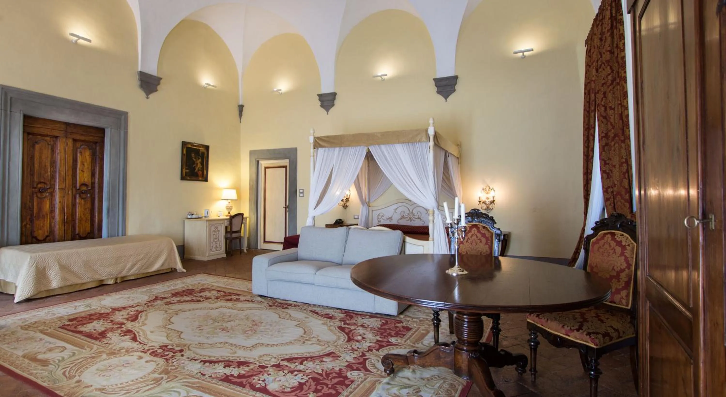 Photo of the whole room, Bed in Villa Il Fedino