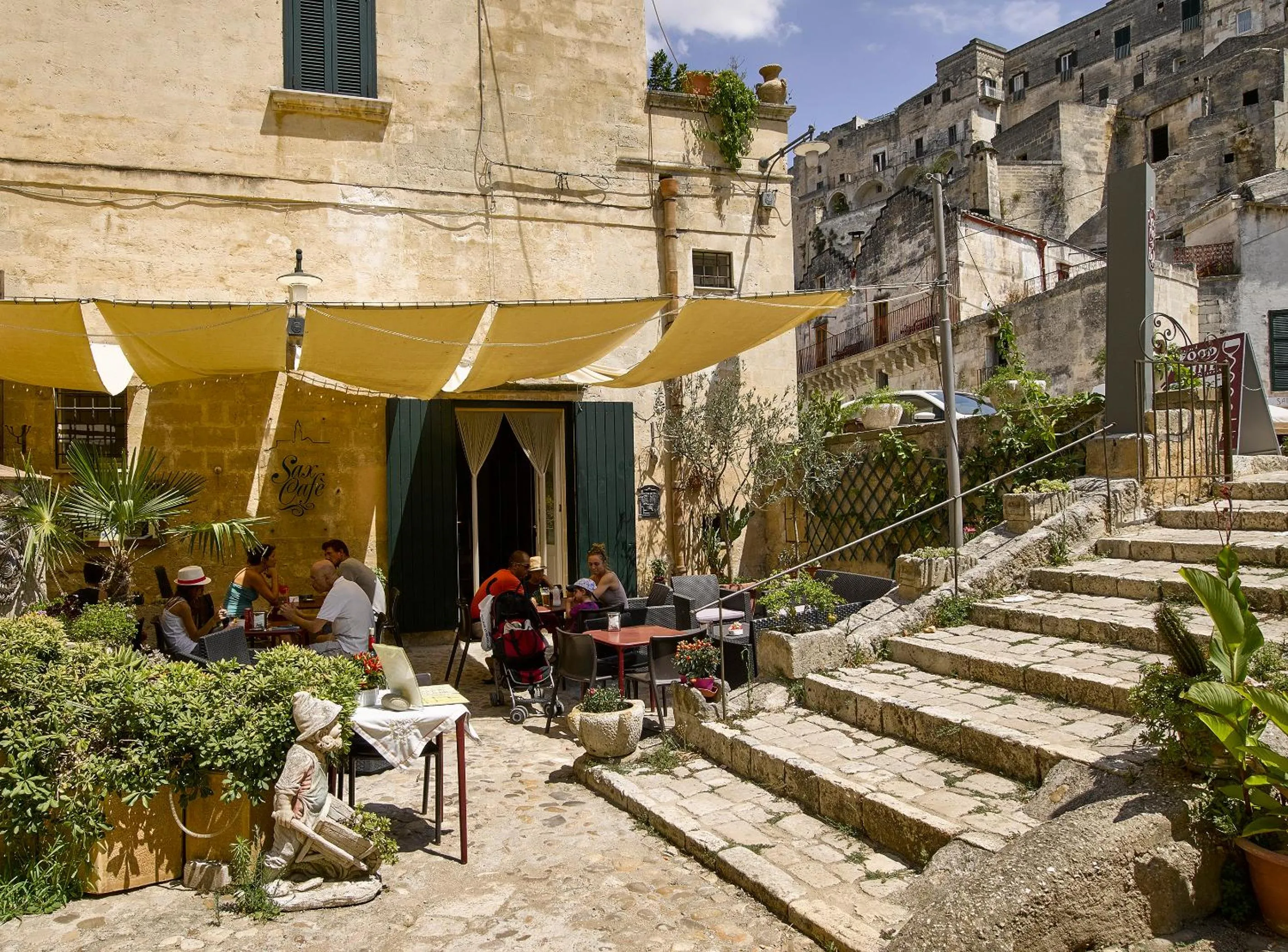 Restaurant/places to eat in Sax Barisano