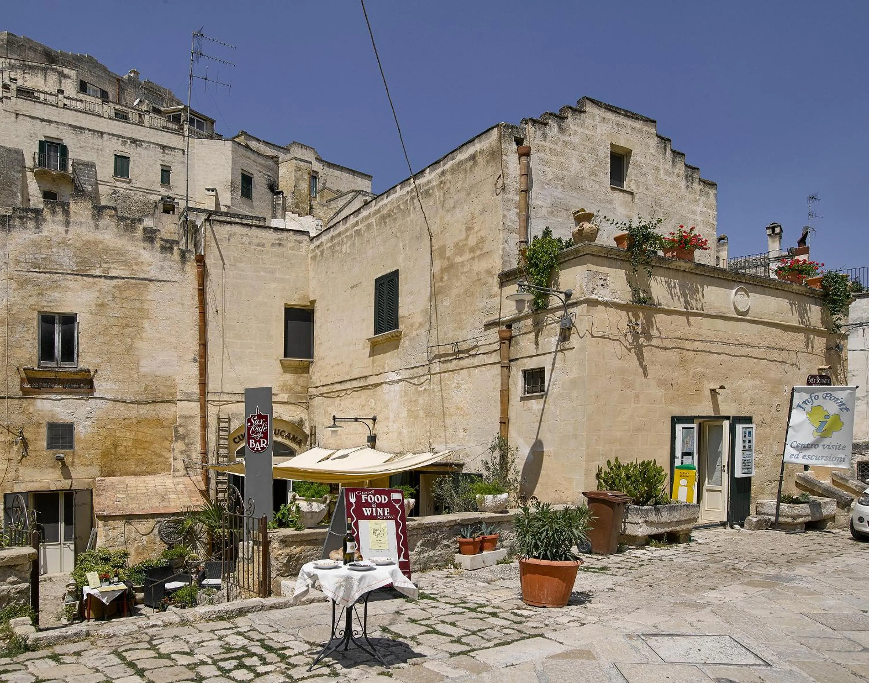 Facade/entrance in Sax Barisano