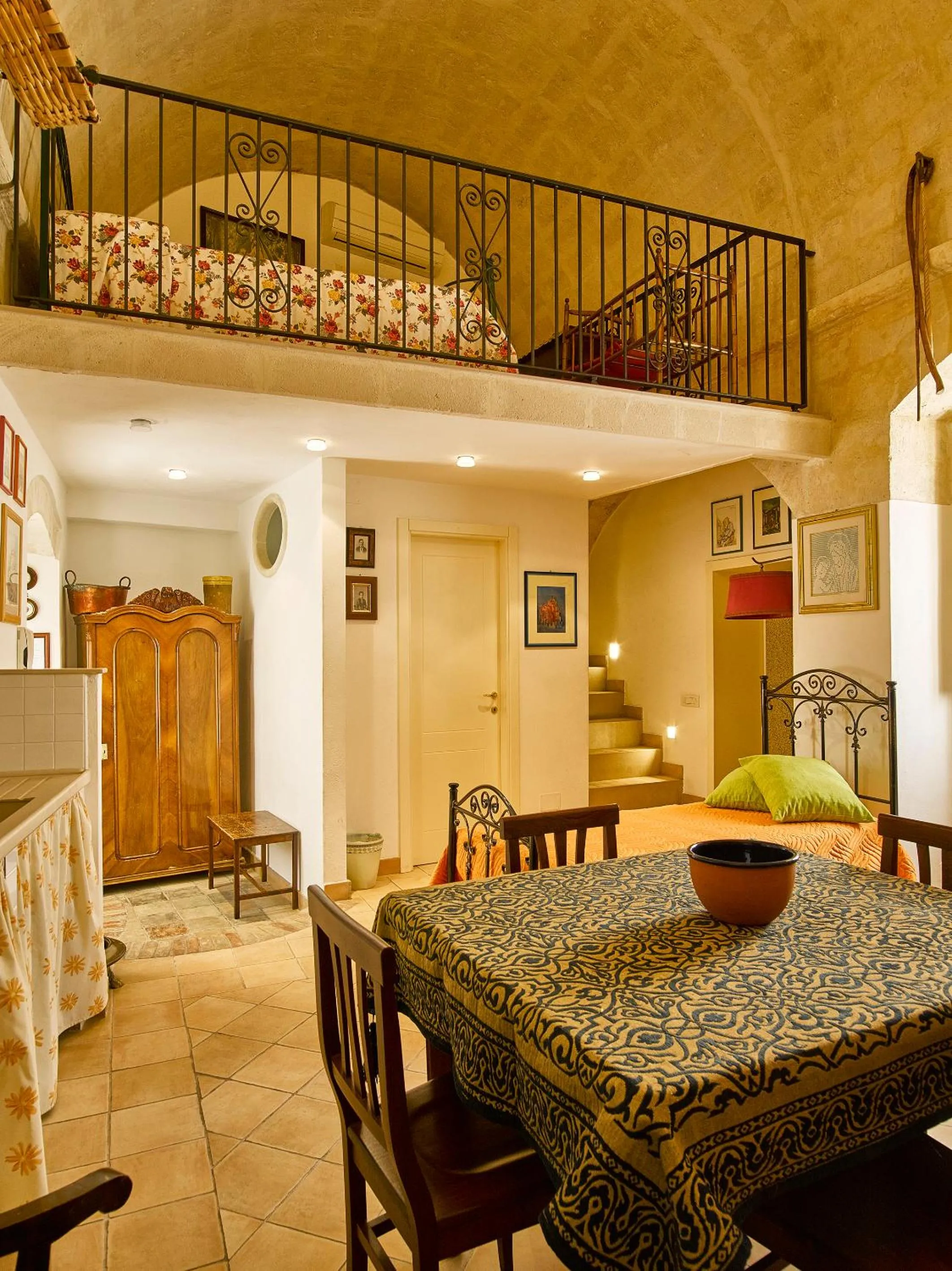 Dining area in Sax Barisano