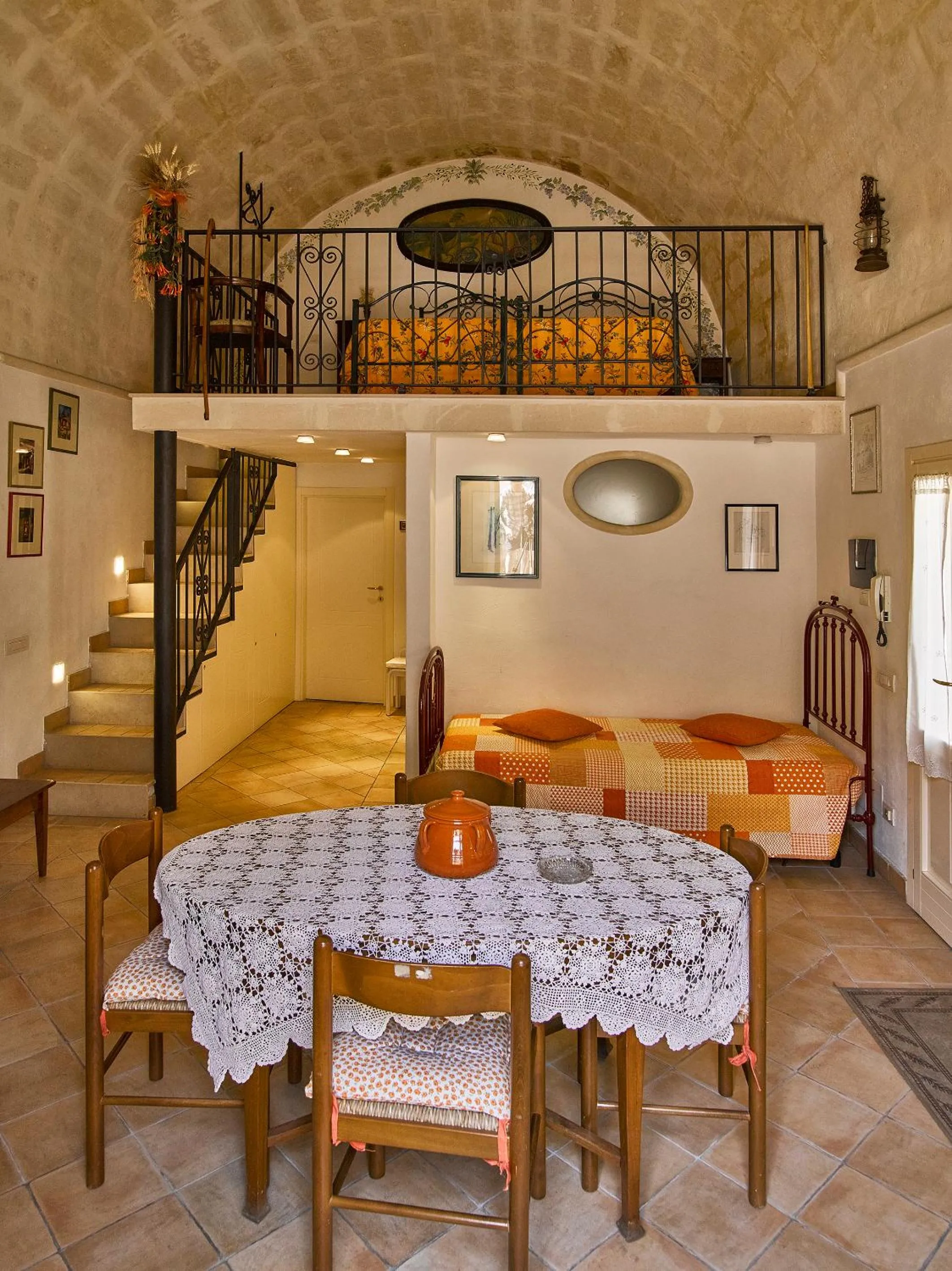 Photo of the whole room in Sax Barisano