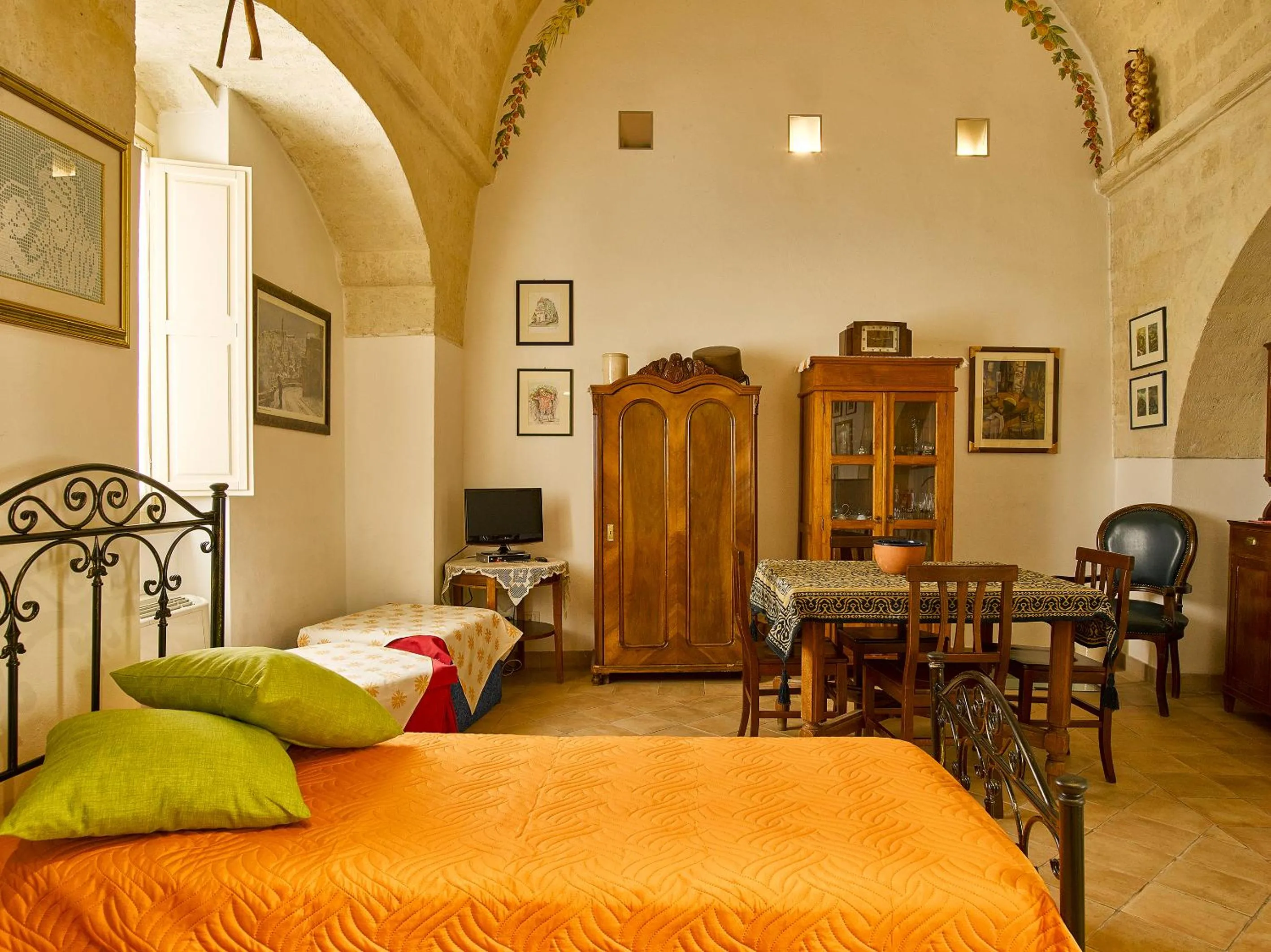 Photo of the whole room, Bed in Sax Barisano