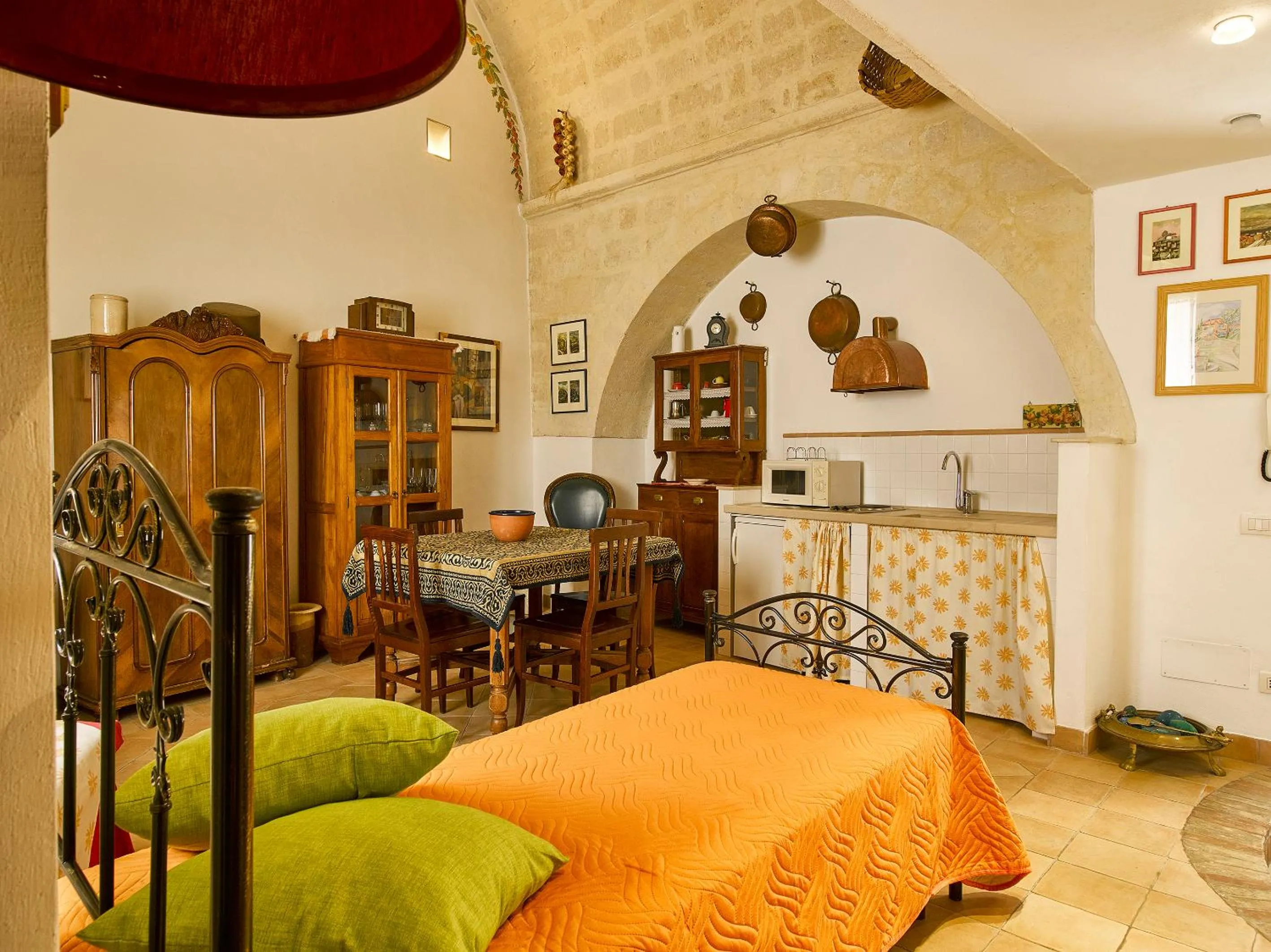 Photo of the whole room in Sax Barisano