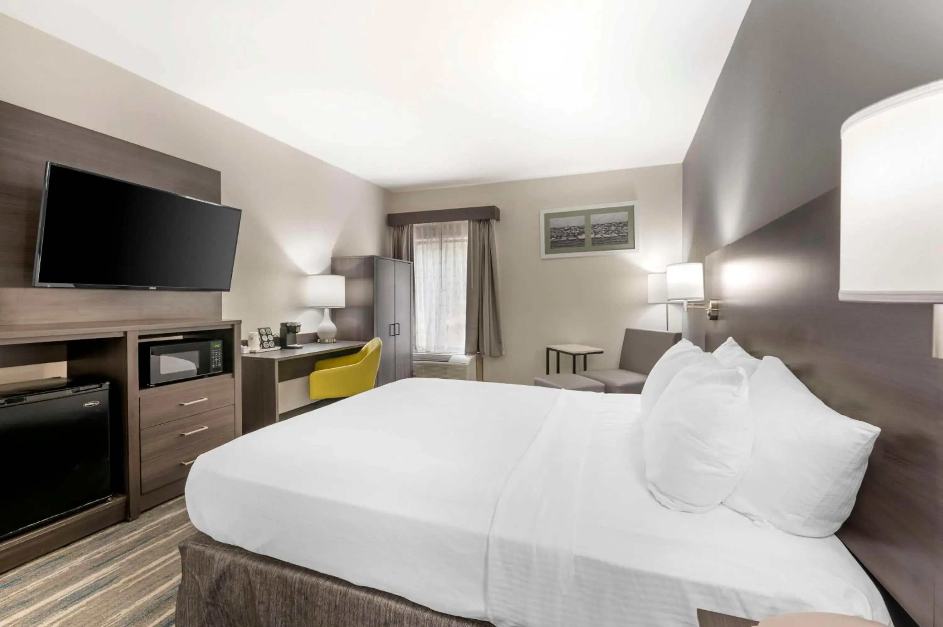 Bedroom, Bed in Best Western Heartland Inn Bedroom, Bed in Best Western Heartland Inn