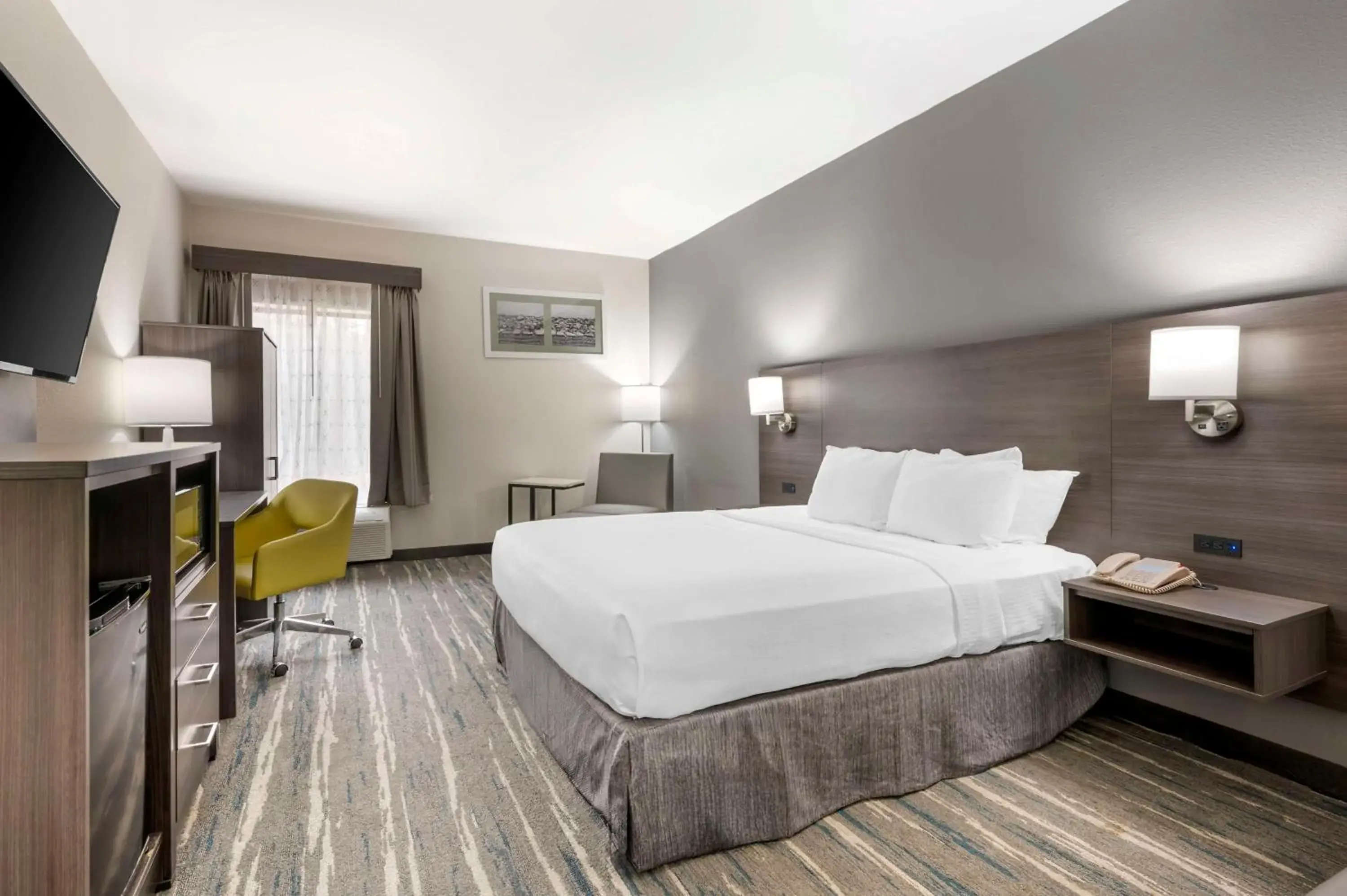 Queen Room in Best Western Heartland Inn Queen Room in Best Western Heartland Inn