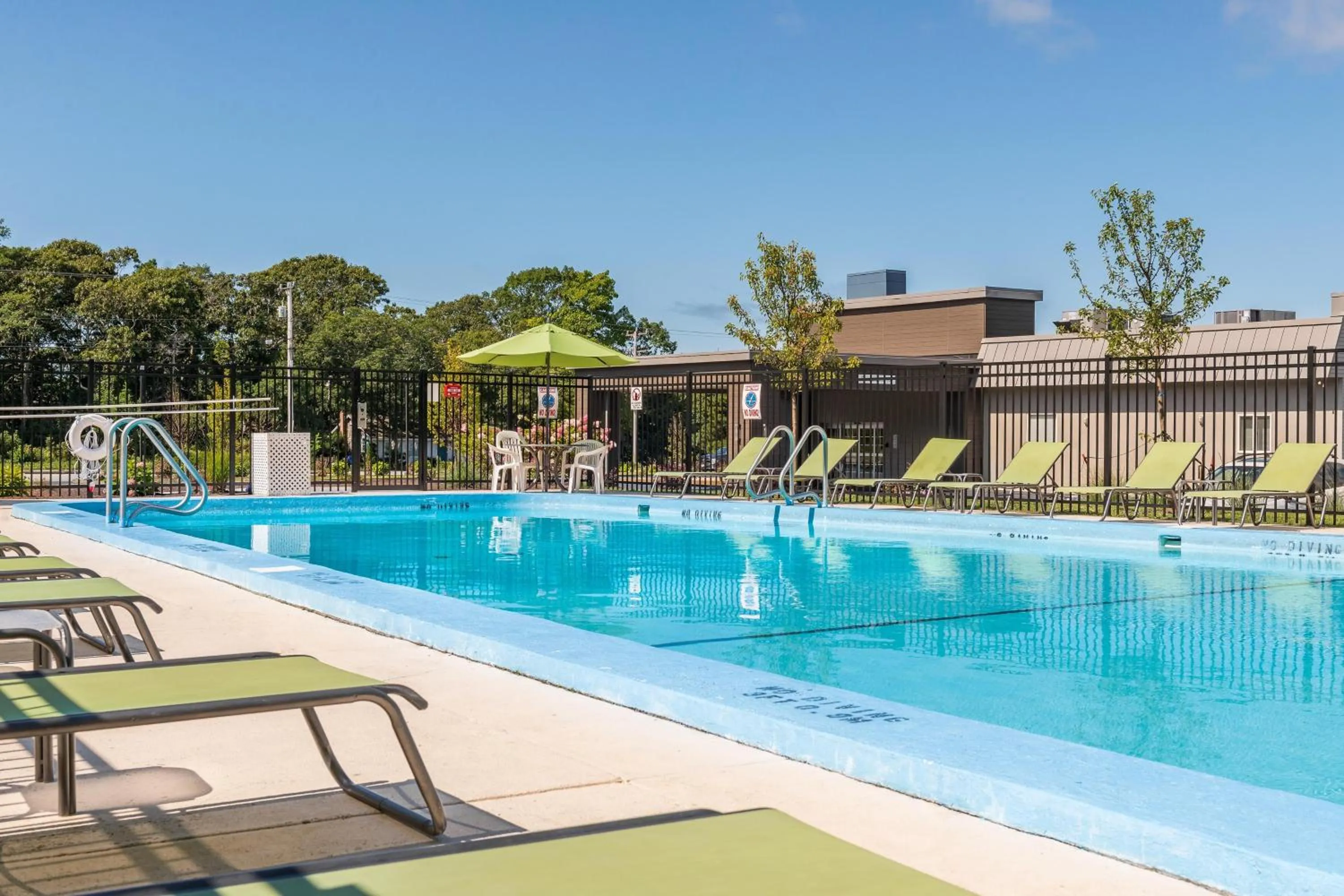 Swimming pool in Four Points by Sheraton Eastham Cape Cod