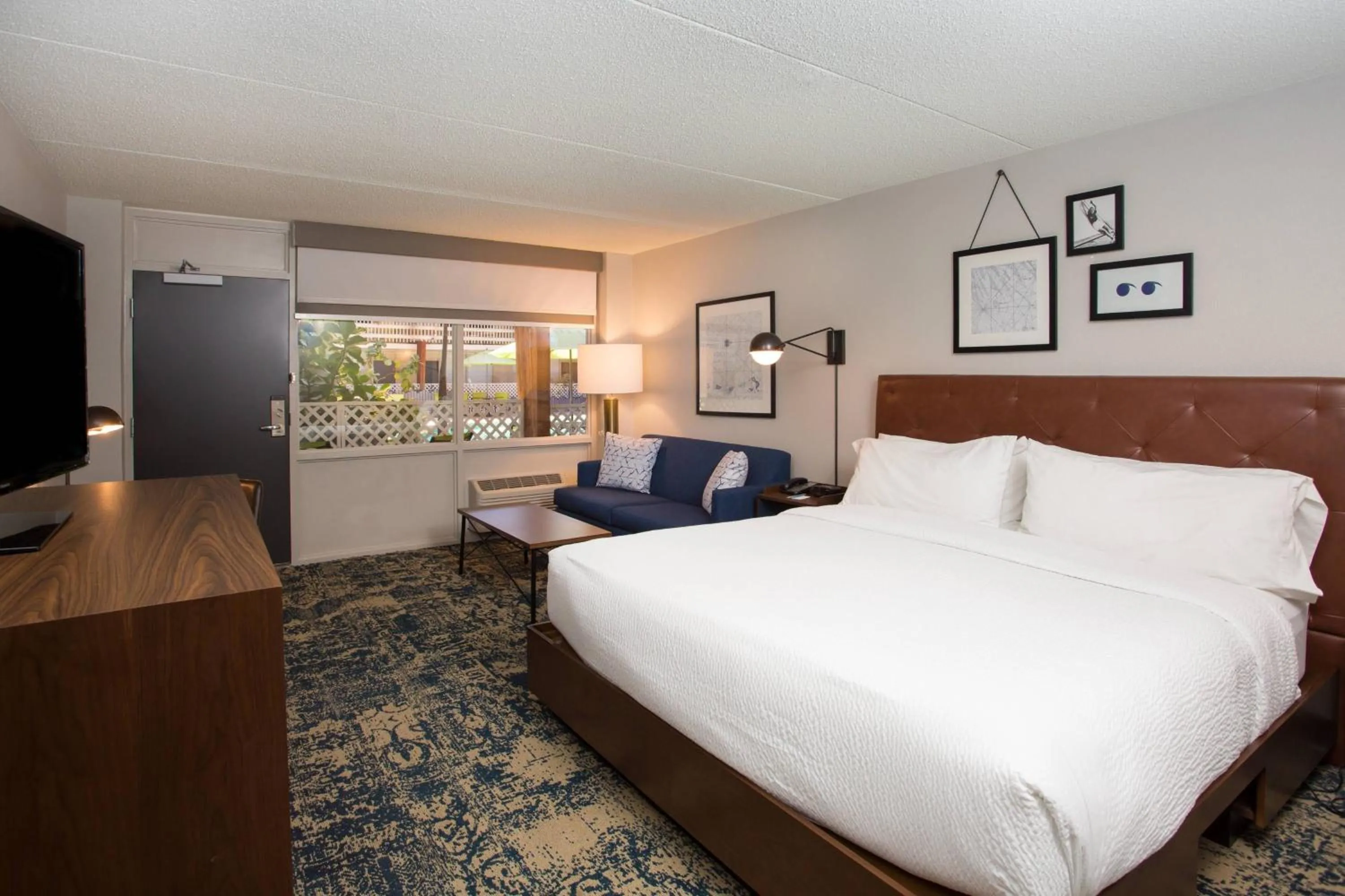 Photo of the whole room, Bed in Four Points by Sheraton Eastham Cape Cod