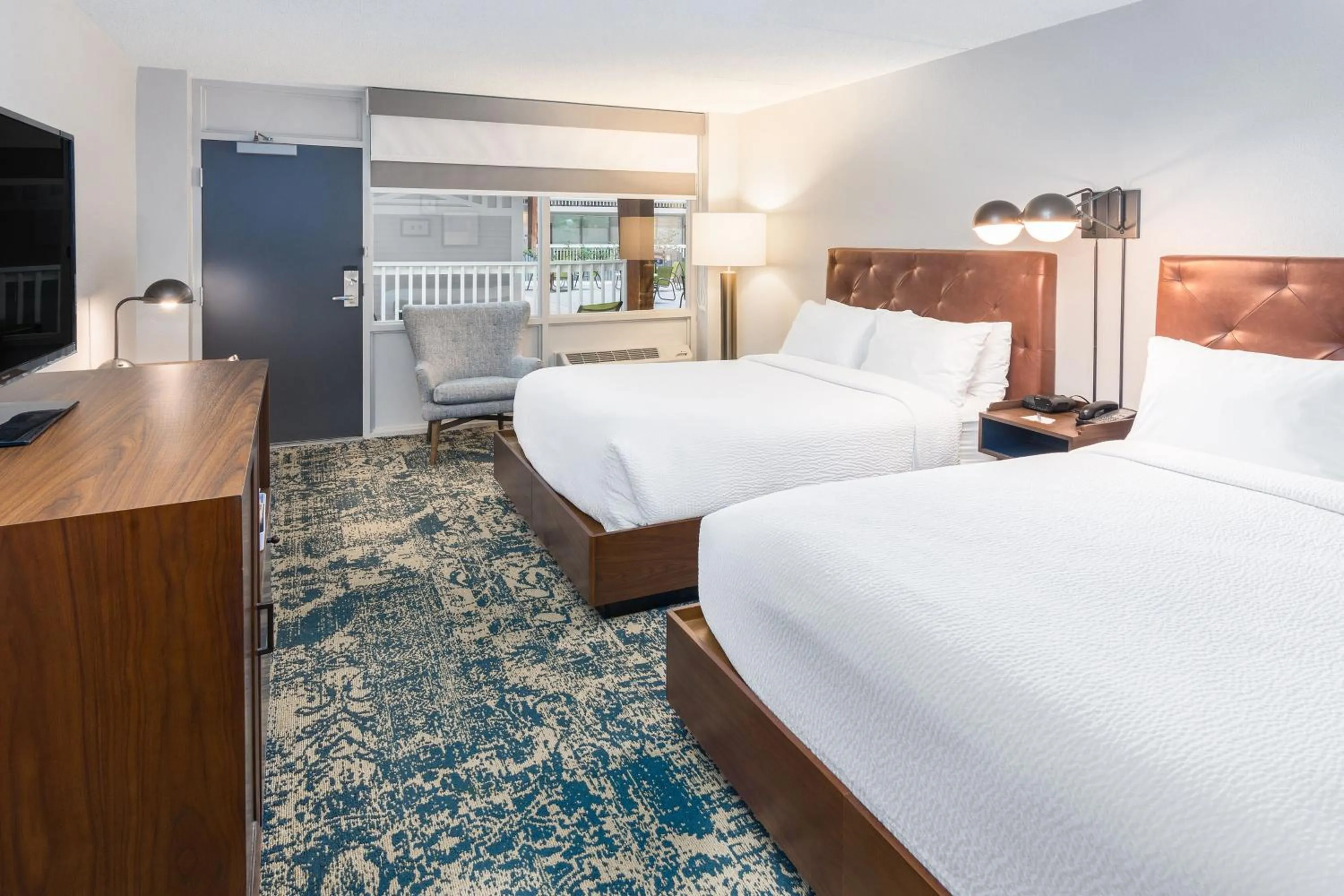 Photo of the whole room, Bed in Four Points by Sheraton Eastham Cape Cod