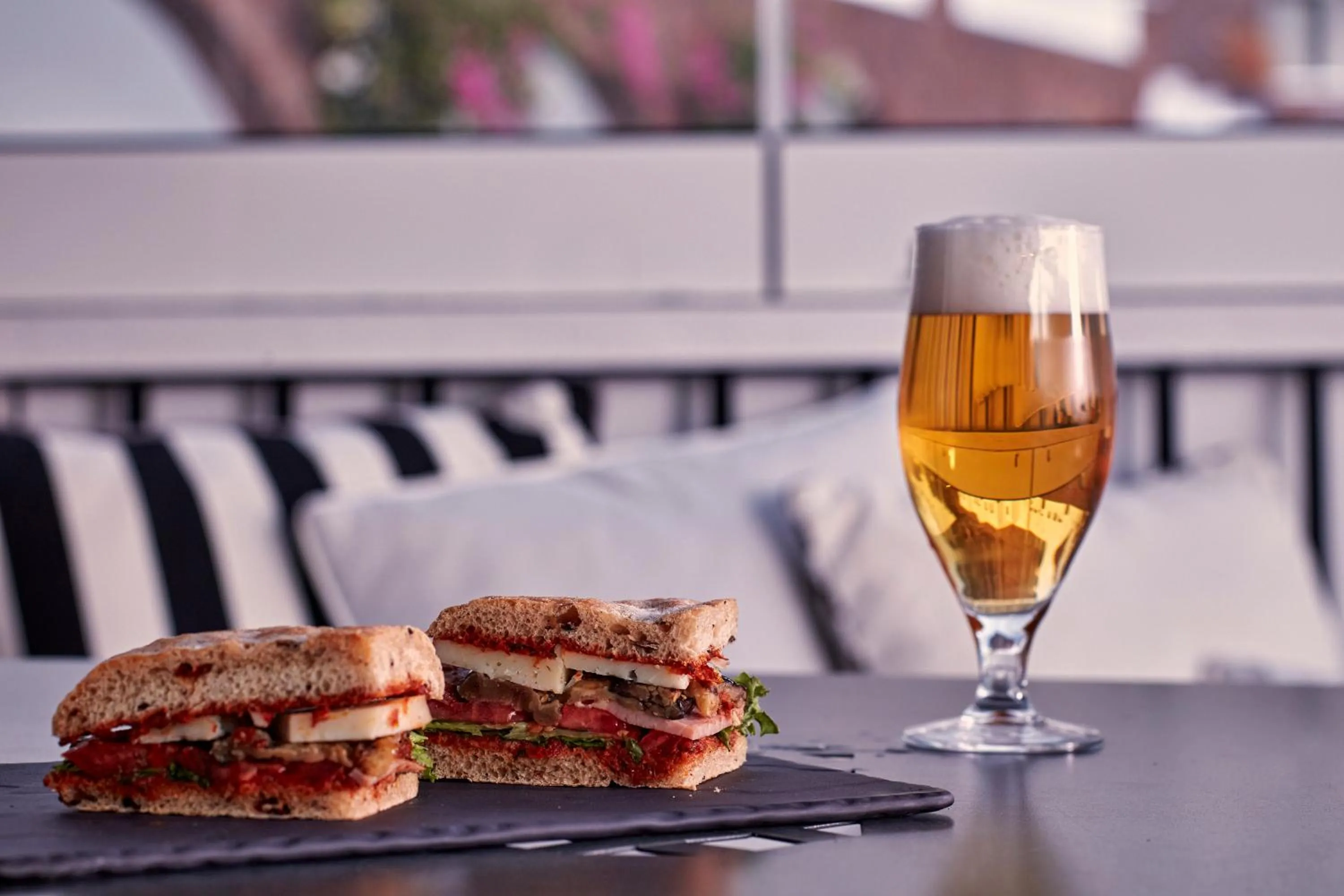 Lounge or bar in San Antonio - Small Luxury Hotels of the World