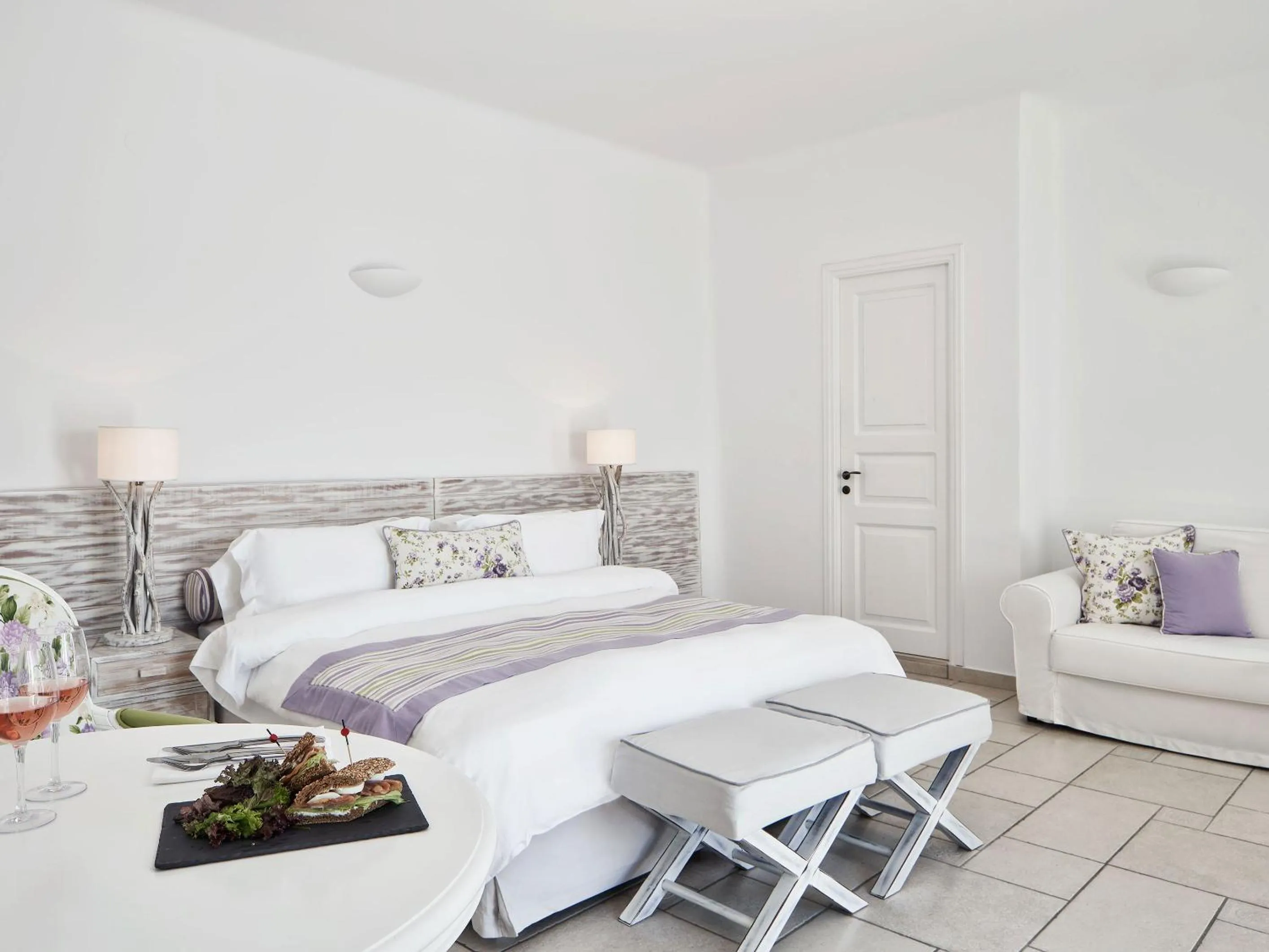 Bathroom, Bed in San Antonio - Small Luxury Hotels of the World