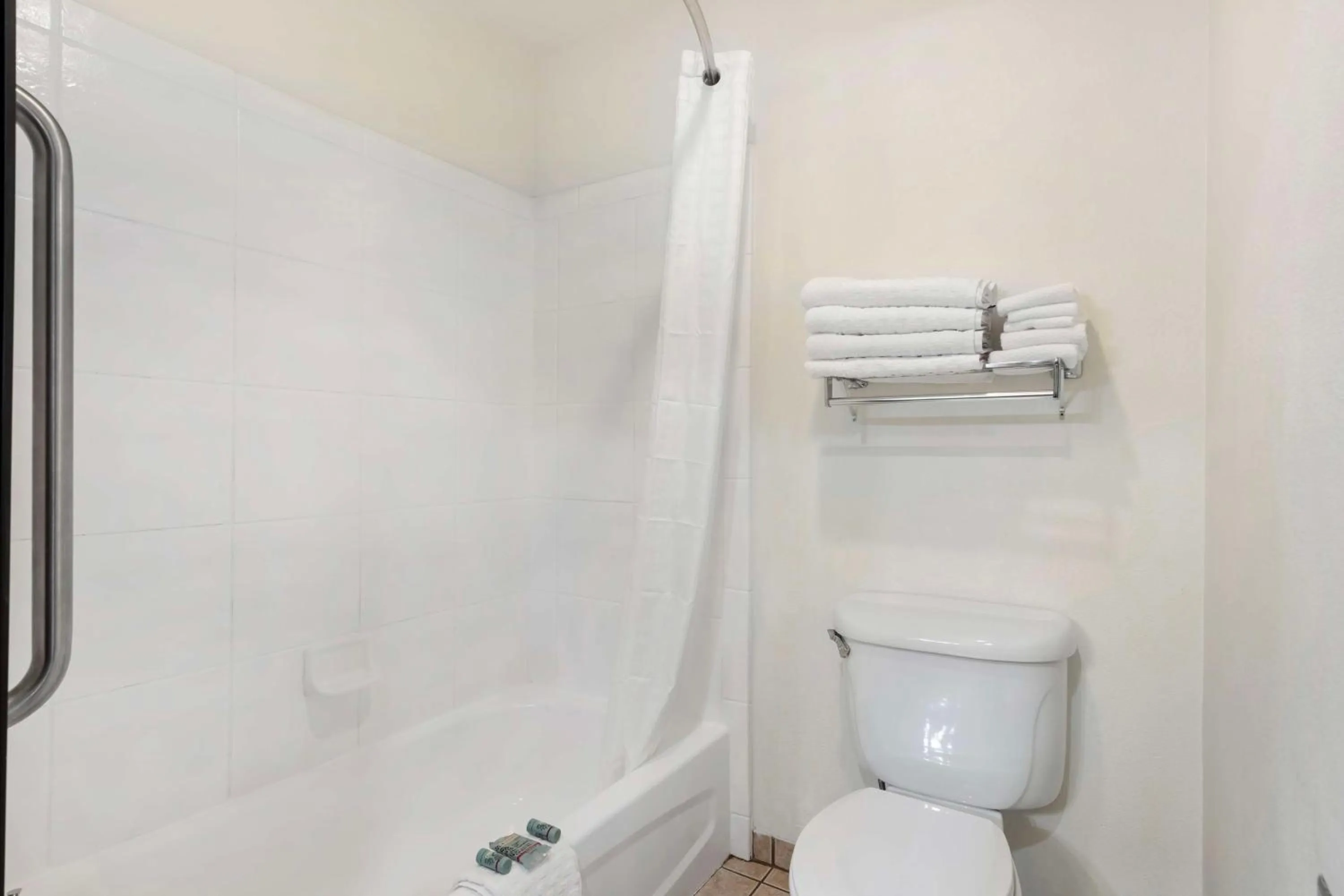 Bathroom in Best Western Canon City